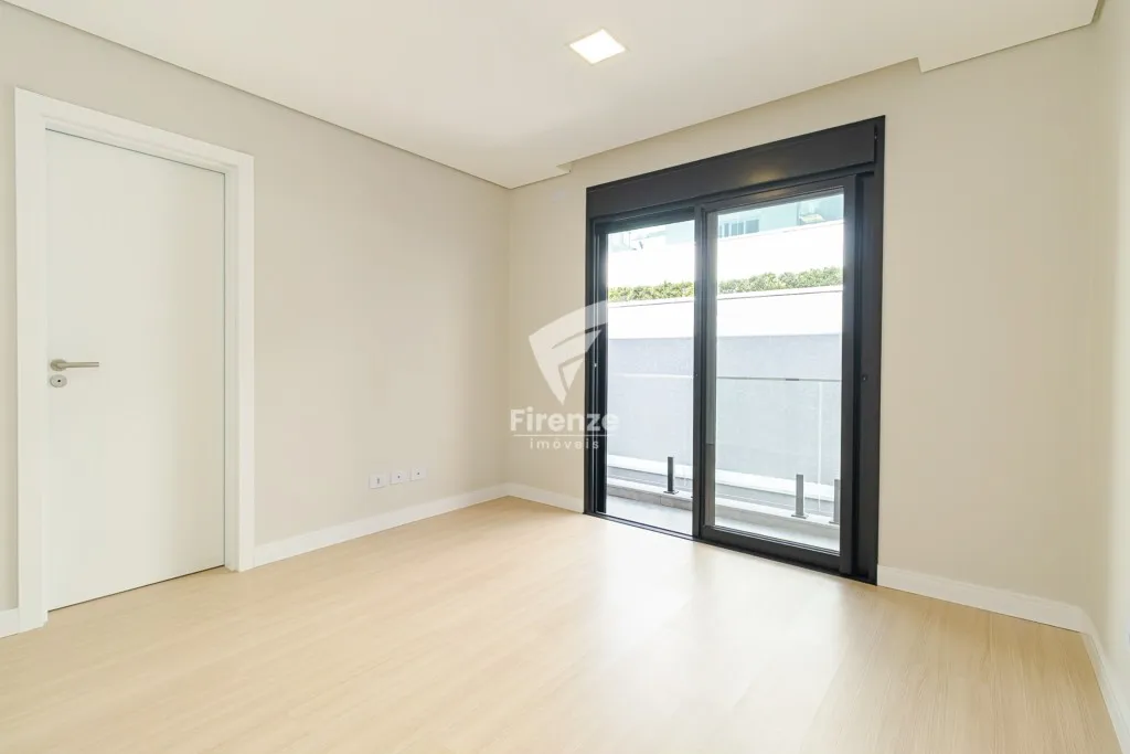 Furnished house with 4 bedrooms and 320 m² — photo 18