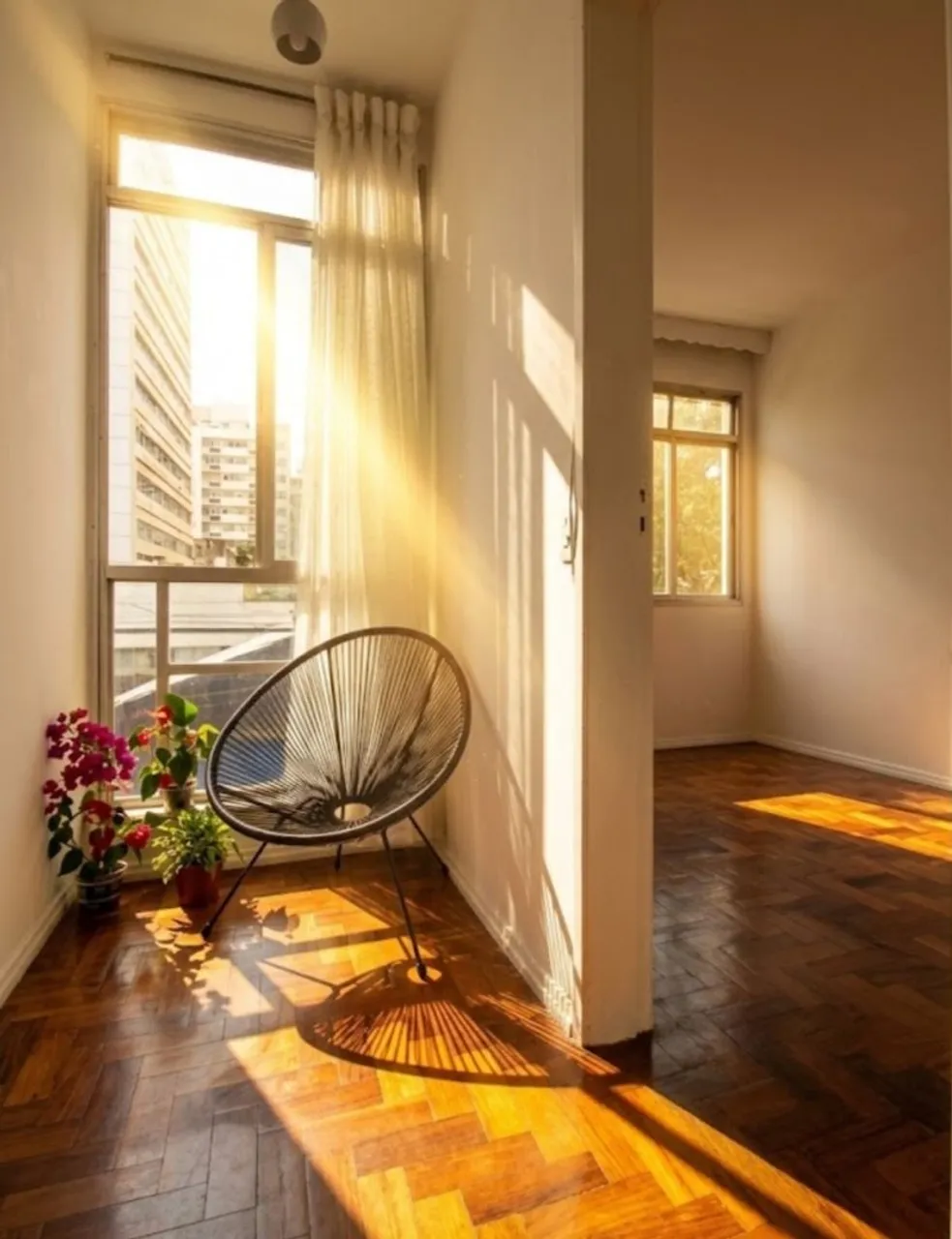 Wood or laminate floors in a one-bedroom apartment, 62 m²