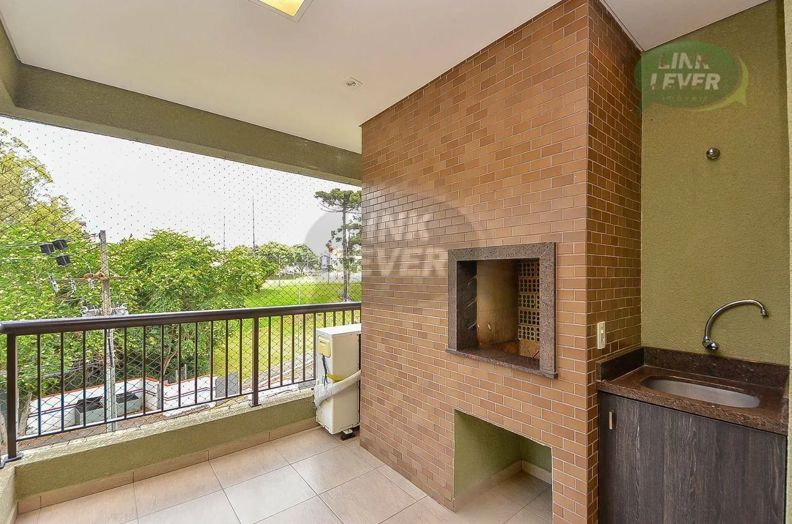 Balcony with a grill in a 3-bedroom apartment, 88 m² — photo 6