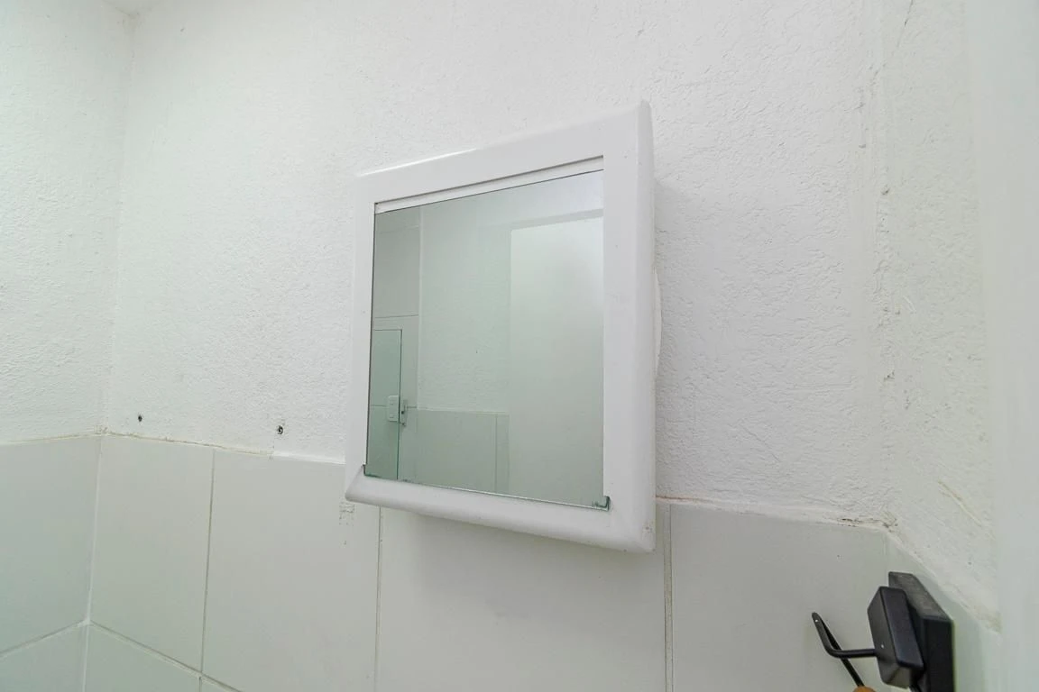 2-bedroom apartment with 1 bathroom, no parking — photo 12