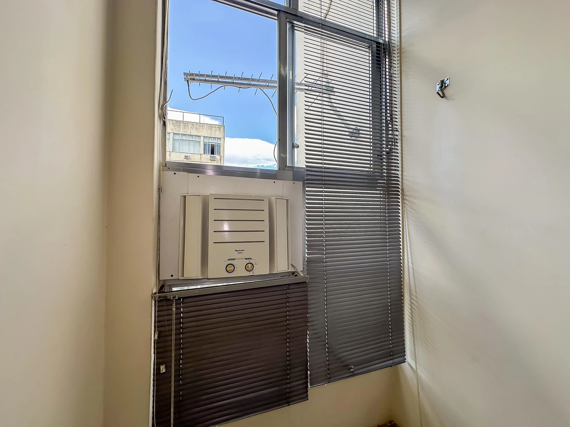 Furnished 2-bedroom apartment with separate kitchen — photo 11