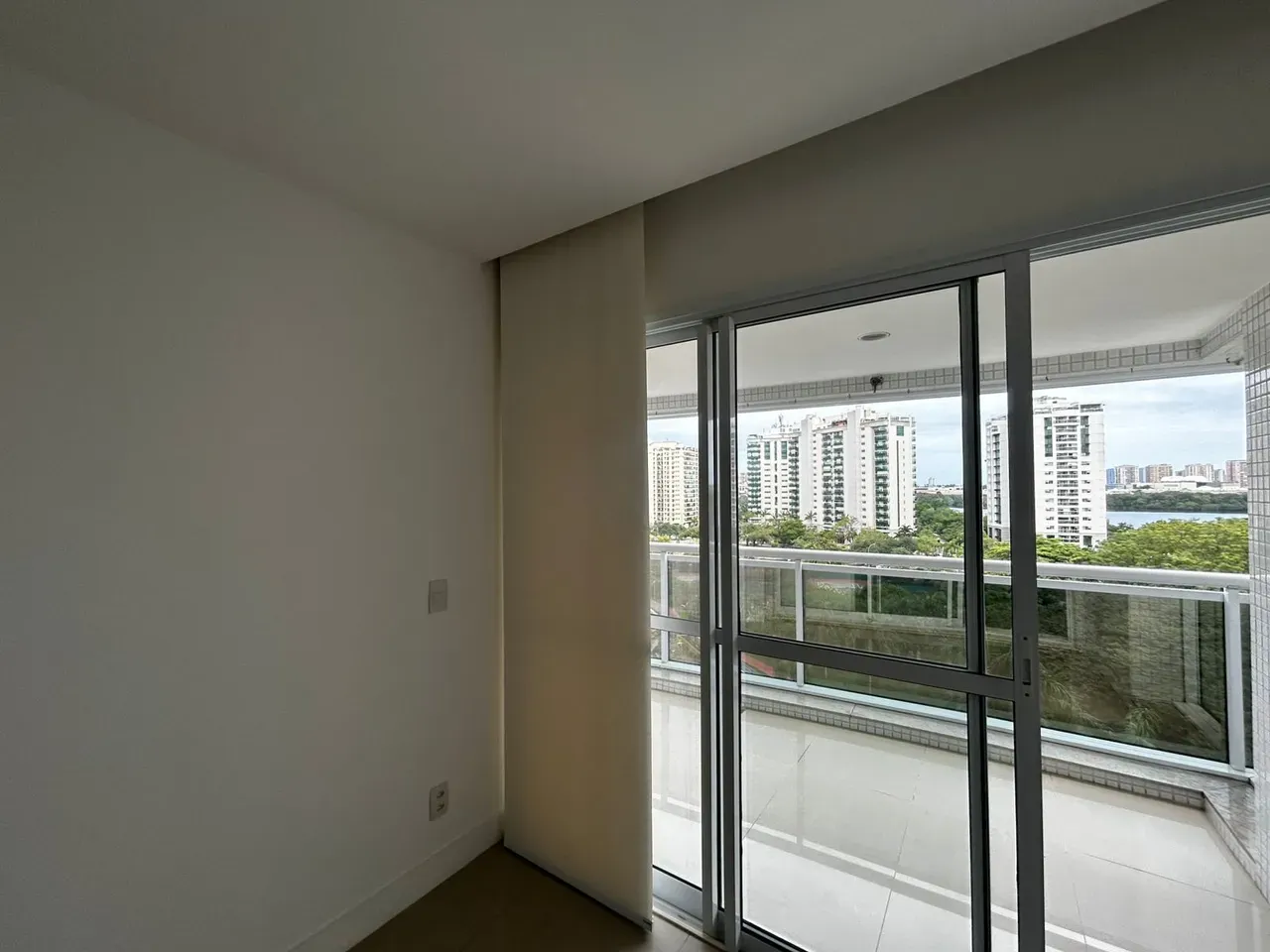 Apartamento de 2 quartos com varanda e cozinha separada — photo 2