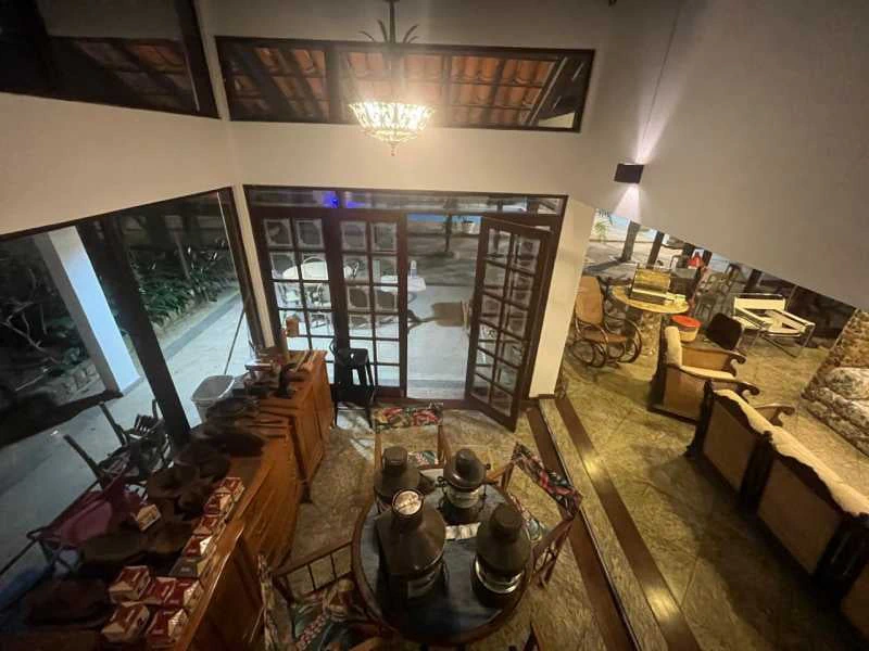 Balcony with a grill in a 4-bedroom house, 420 m² — photo 20