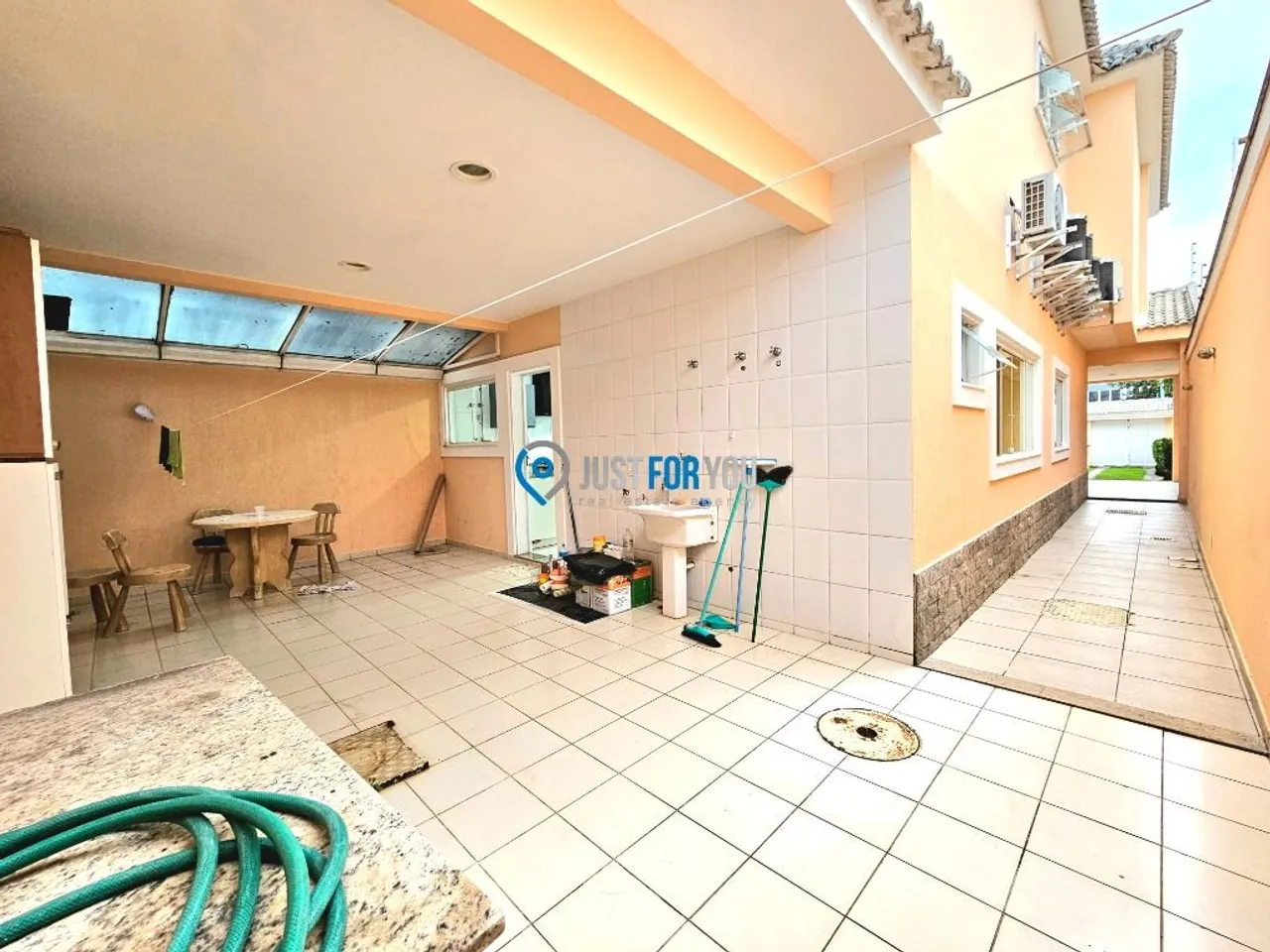 House with 5 bedrooms, 300 m² and a closed gas kitchen — photo 20