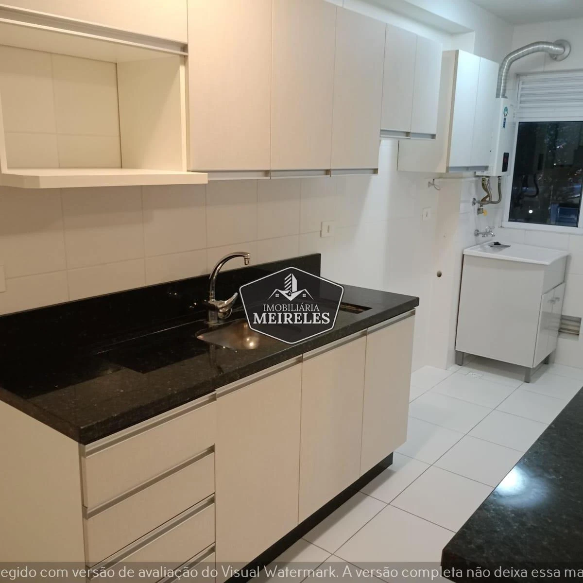 Квартира з 2 спальнями та дерев'яною підлогою або ламінатом — photo 2
