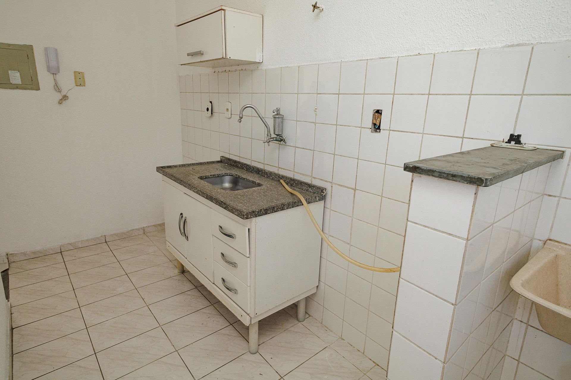 Unfurnished apartment with 2 bedrooms and 1 parking spot — photo 2