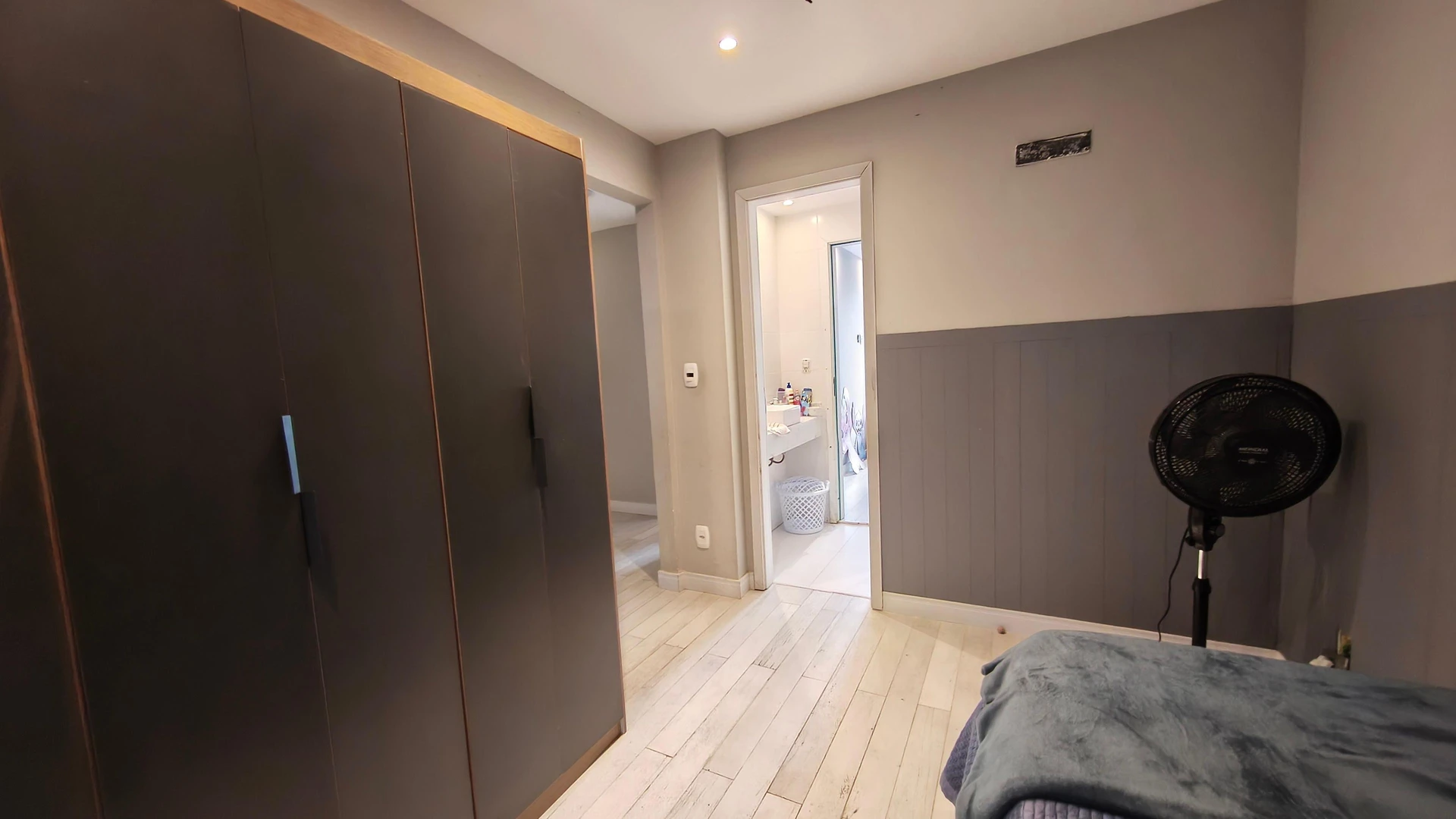 Jacuzzi in a 5-bedroom house, 350 m² — photo 58