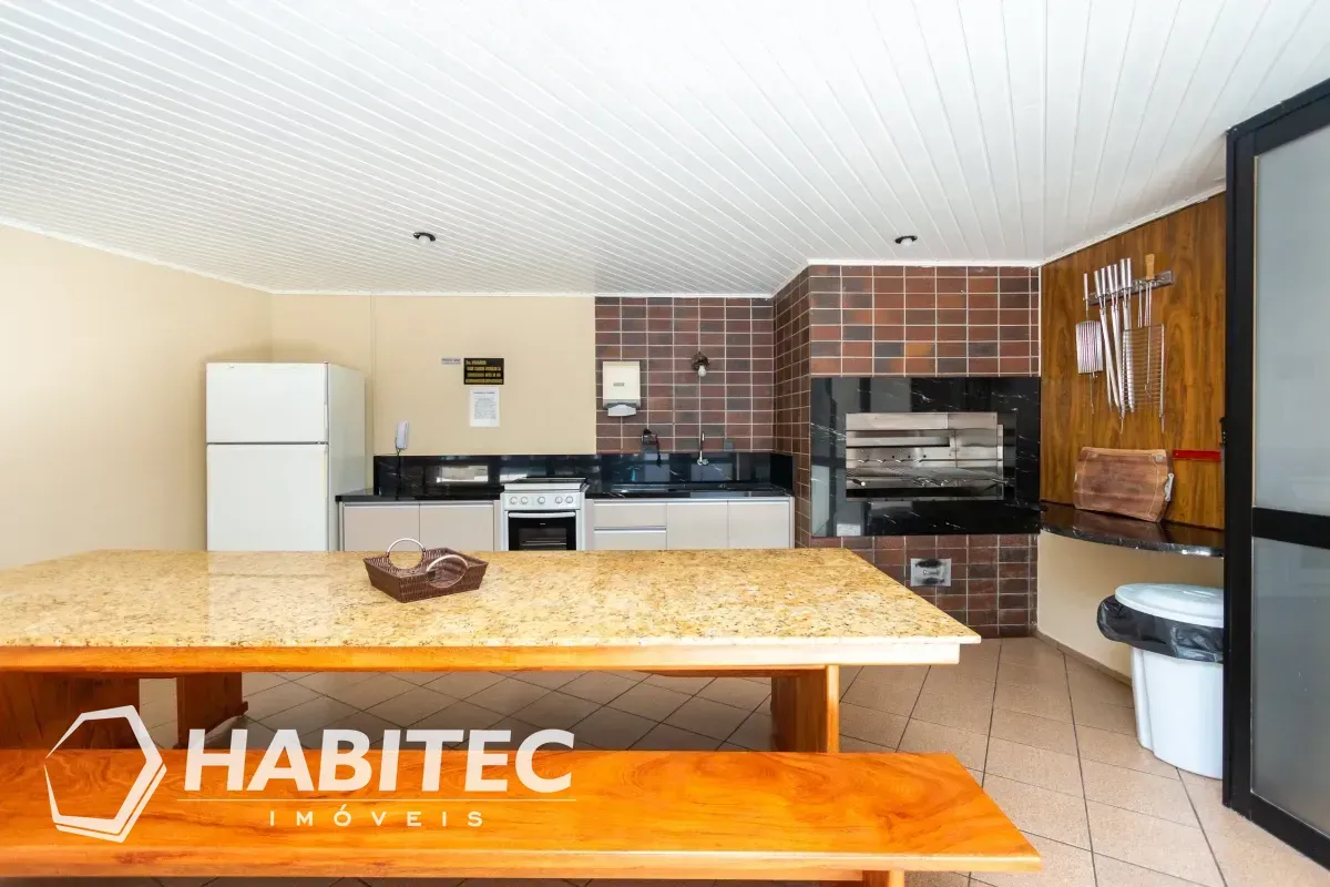 3-bedroom apartment with wood or laminate floors — photo 37