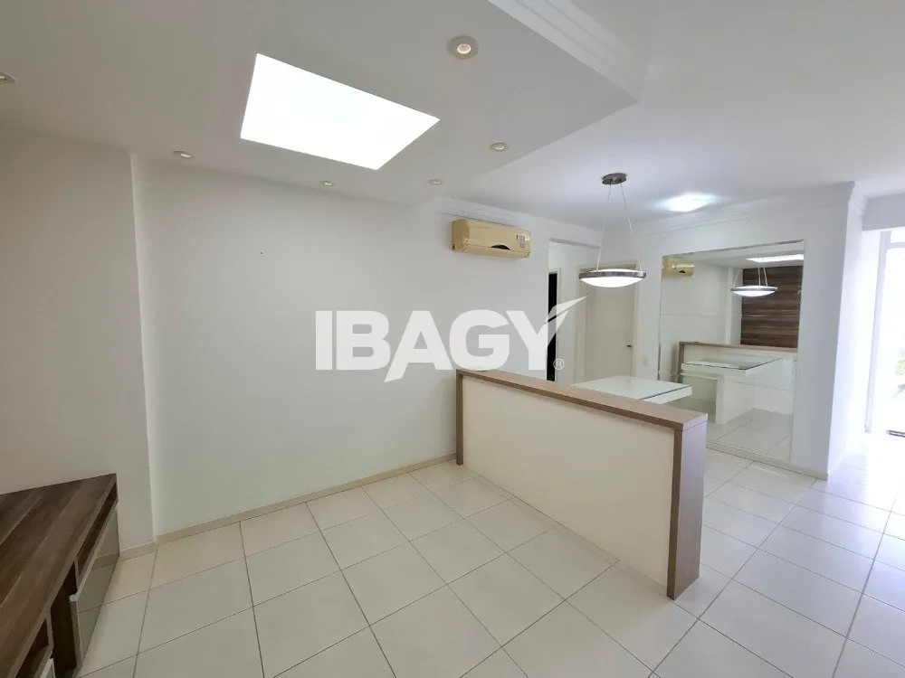 Furnished 95 m² apartment with 2 bedrooms and a desk — photo 12