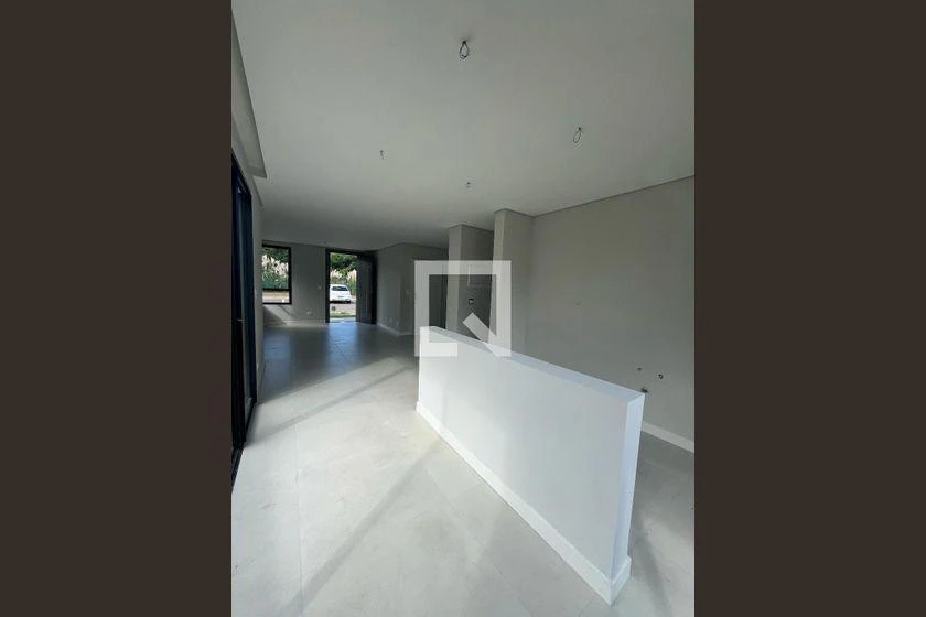 Furnished house, 205 m², with floor-to-ceiling windows — photo 17