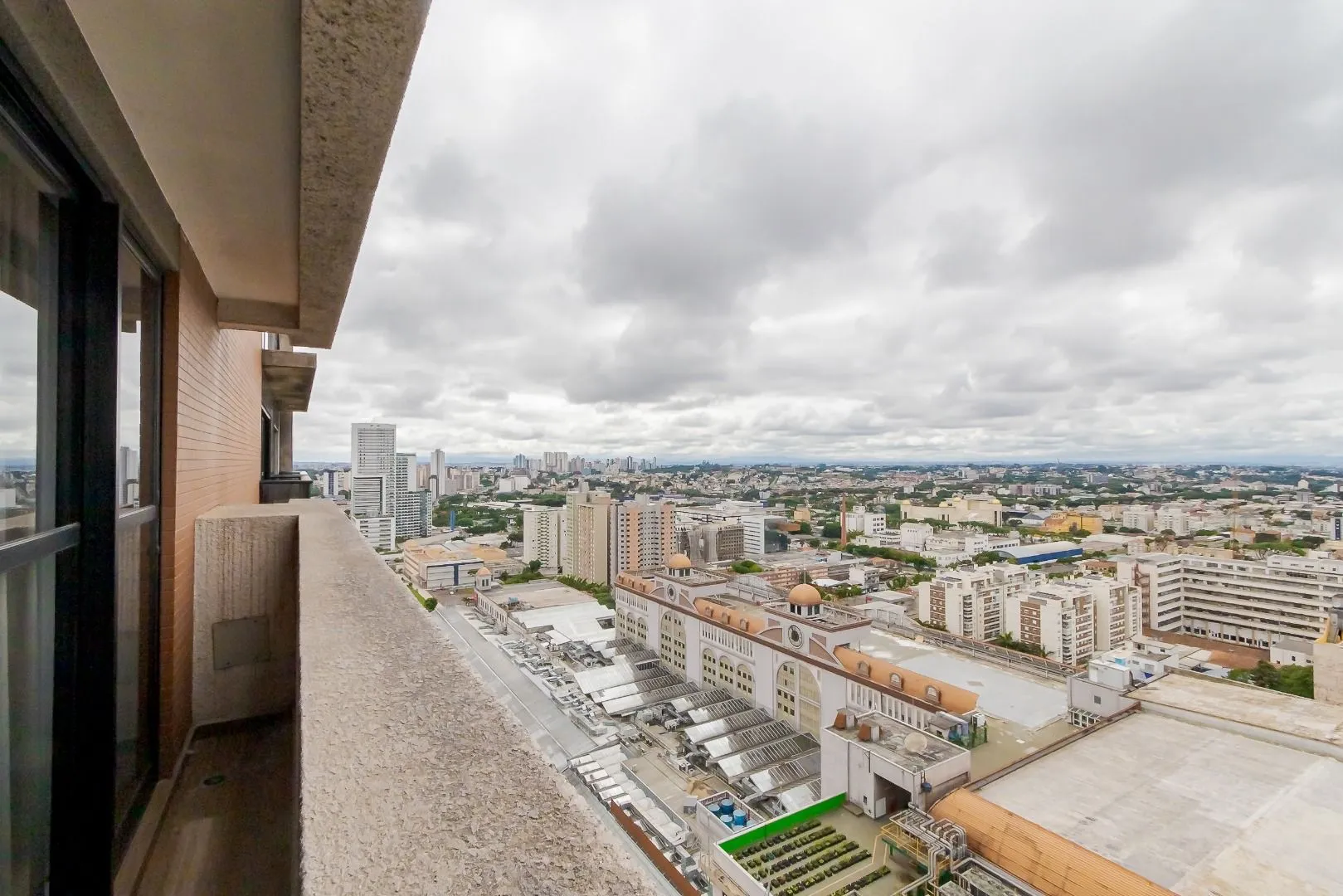 Furnished 1-bedroom apartment with balcony — photo 18
