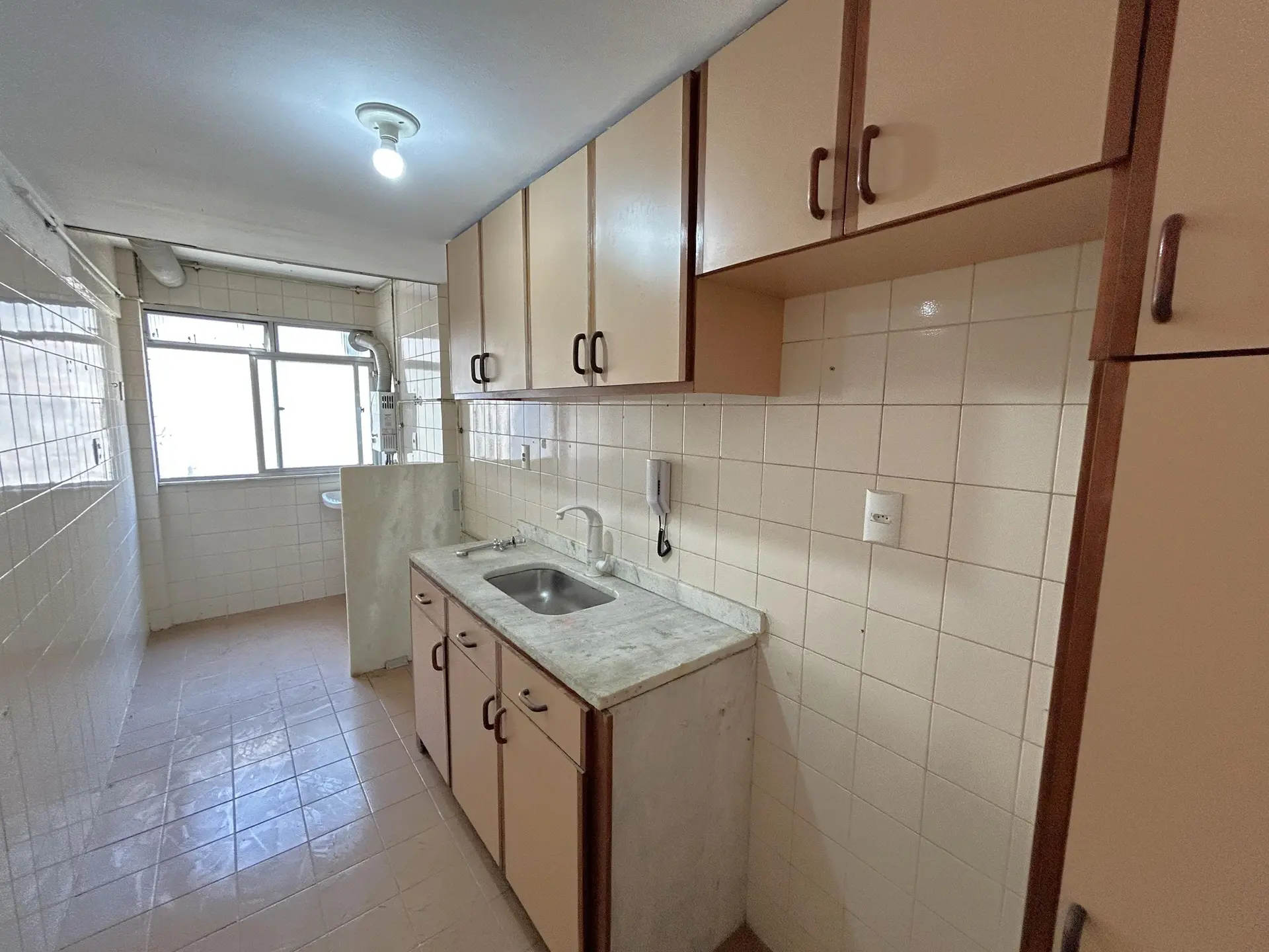 Unfurnished rental apartment with 2 bedrooms and parking — photo 2