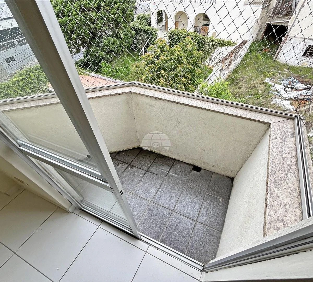 One-bedroom apartment with a washing machine — photo 5