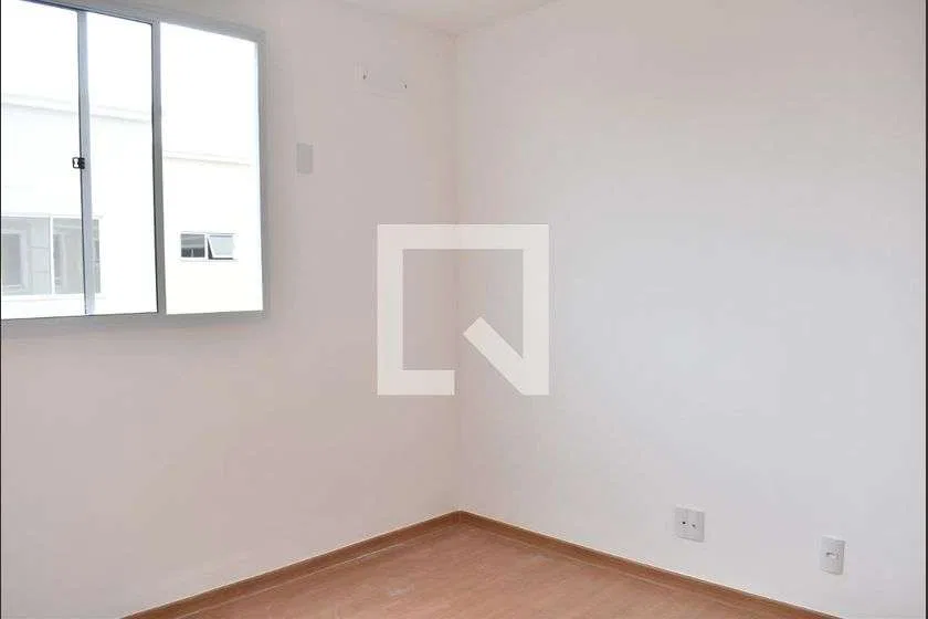 2-bedroom apartment with wood floors