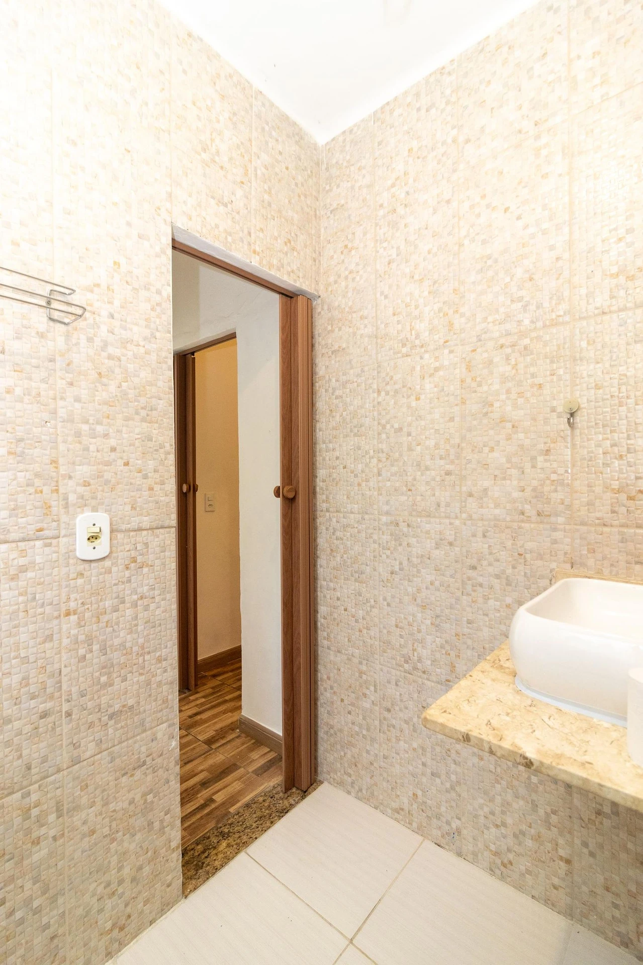Unfurnished 2-bedroom apartment with 1 bathroom, no parking — photo 20
