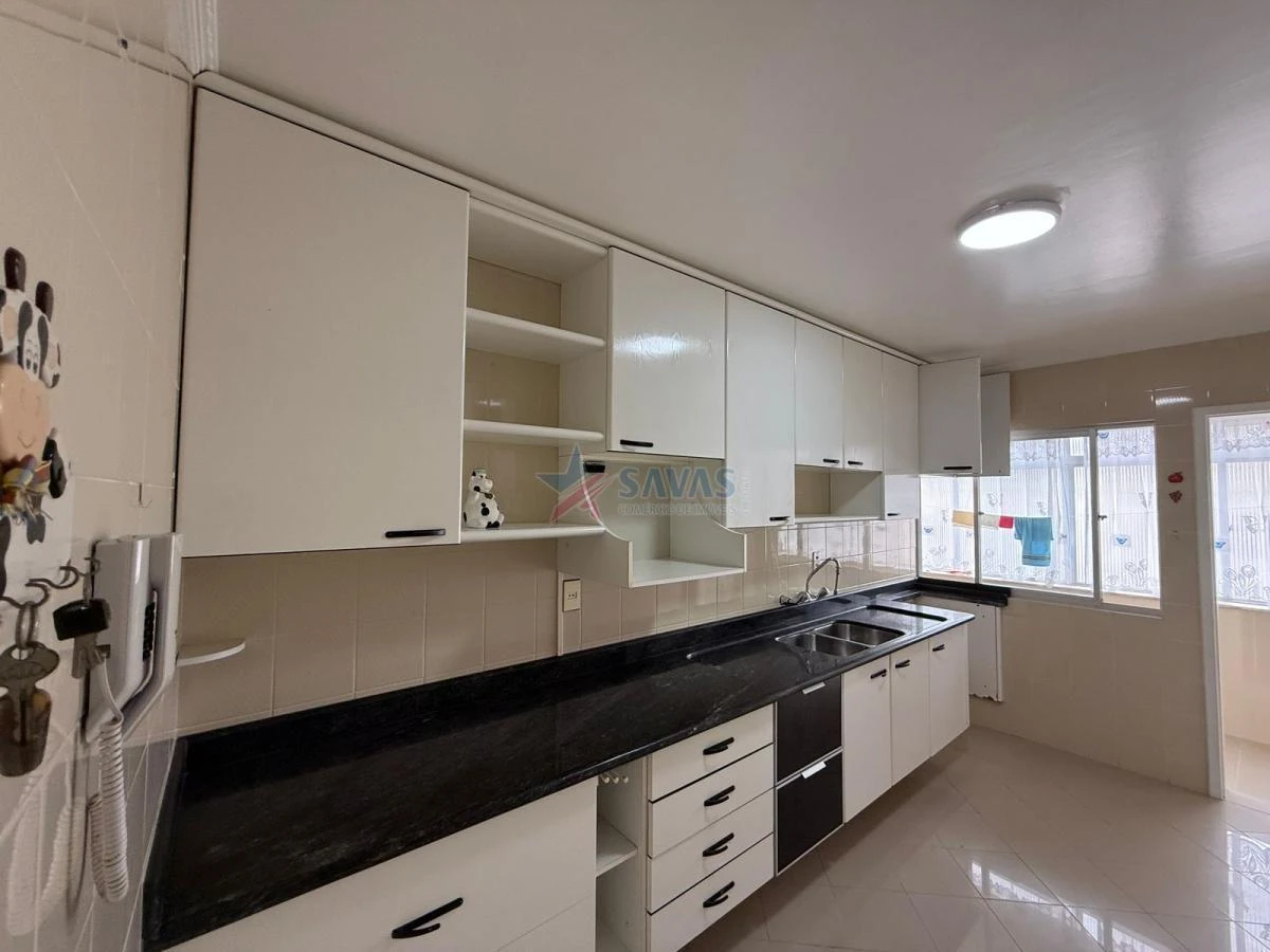 Glass-enclosed balcony in a 2-bedroom apartment, 88 m² — photo 8