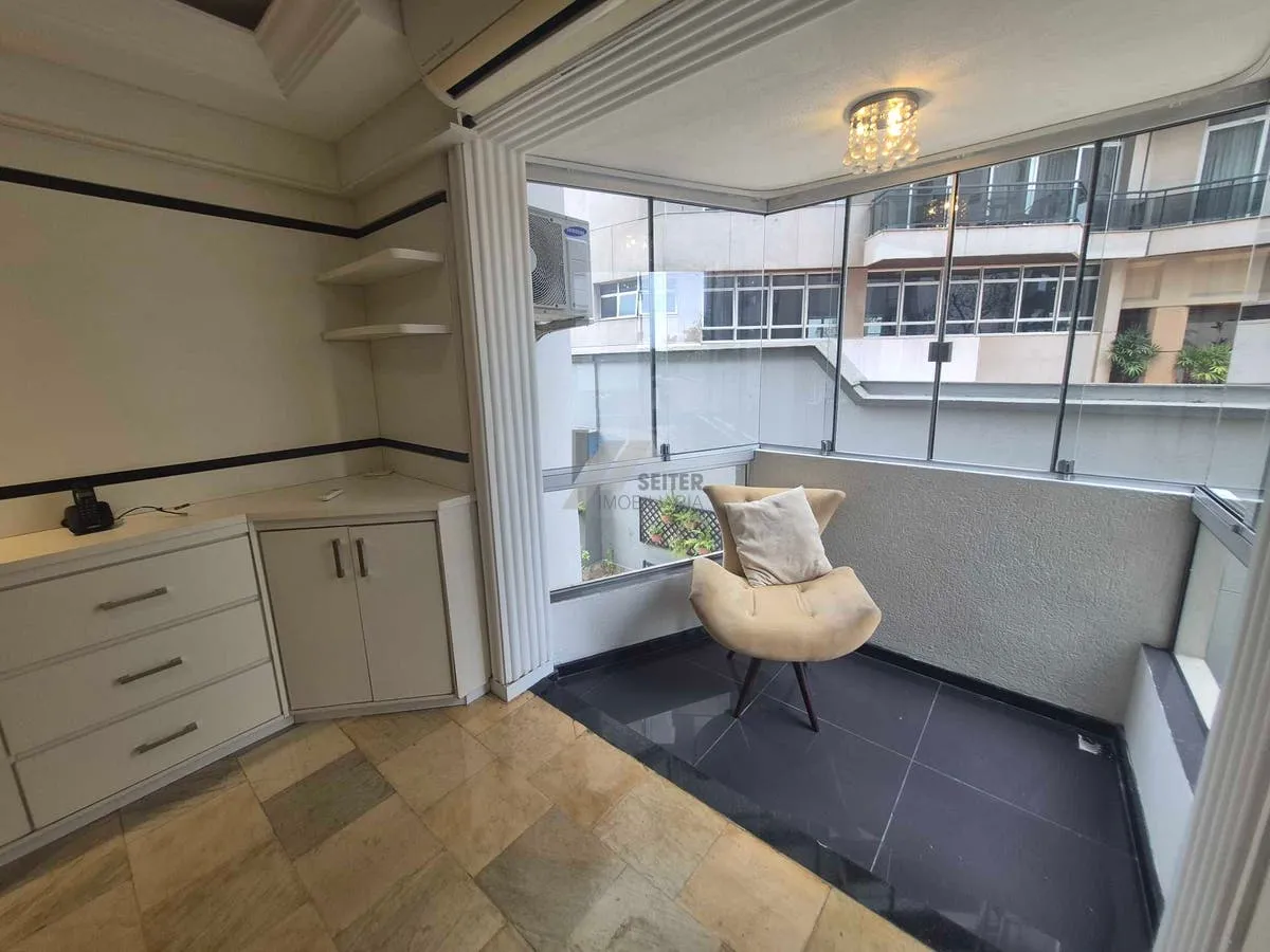 3-bedroom apartment with a glass-enclosed balcony — photo 22