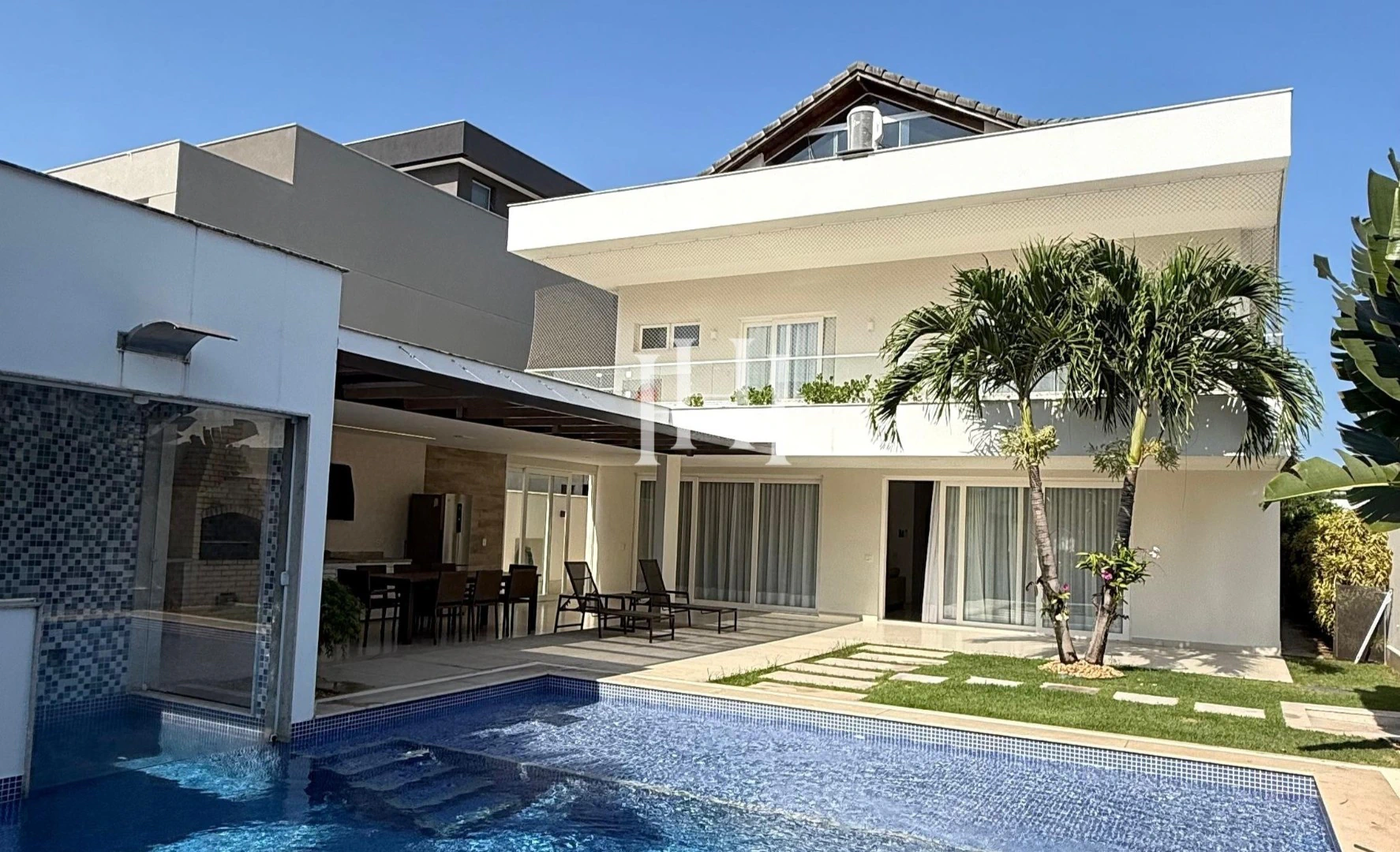 Furnished house with 4 en-suite bedrooms and open kitchen — photo 8