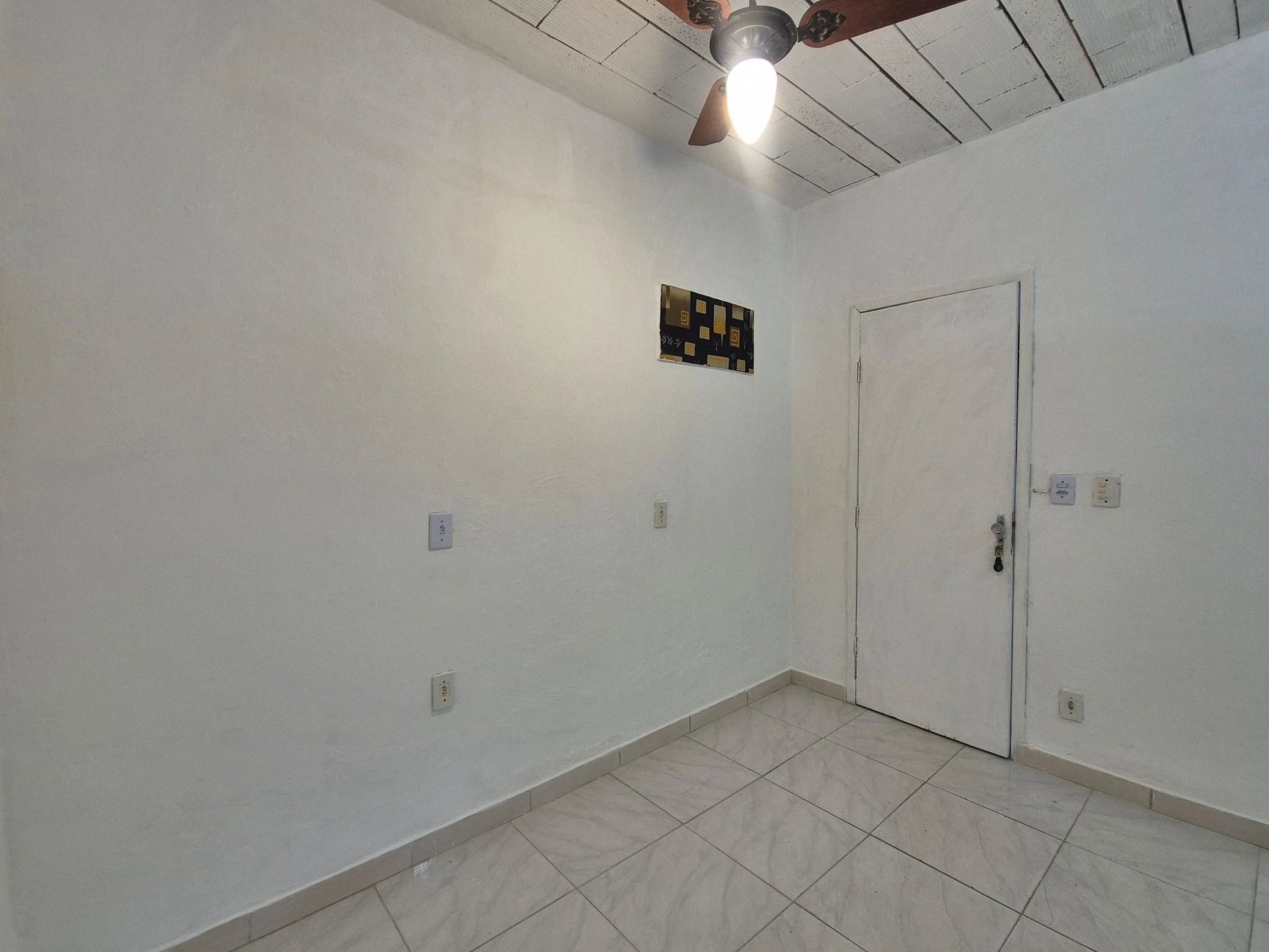 Studio with 1 bedroom and en-suite bathroom, no parking