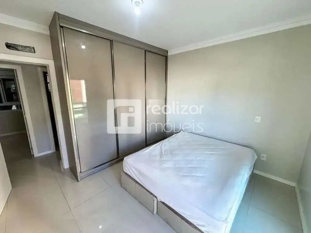 4-bedroom apartment in a building with a pool — photo 17