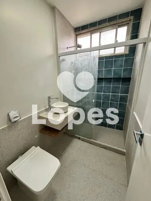 2-bedroom apartment with 1 suite and separate kitchen — photo 9