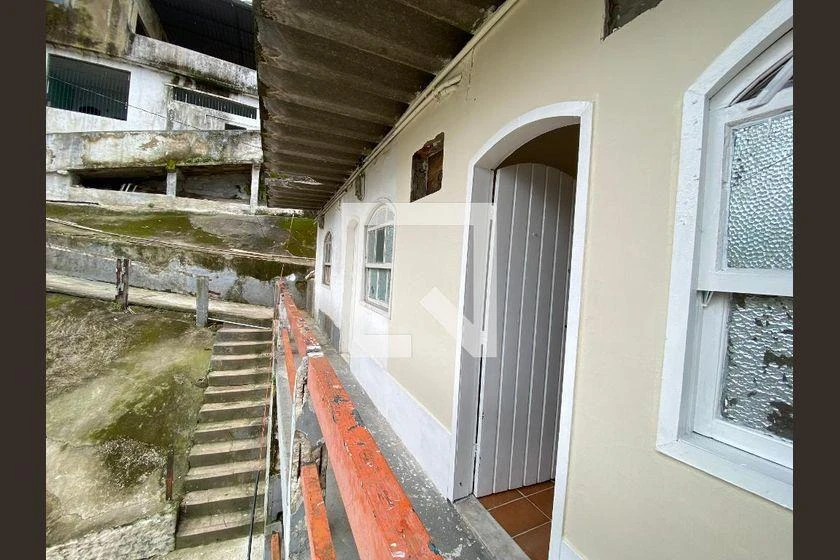 Studio in a building with a pool — photo 25