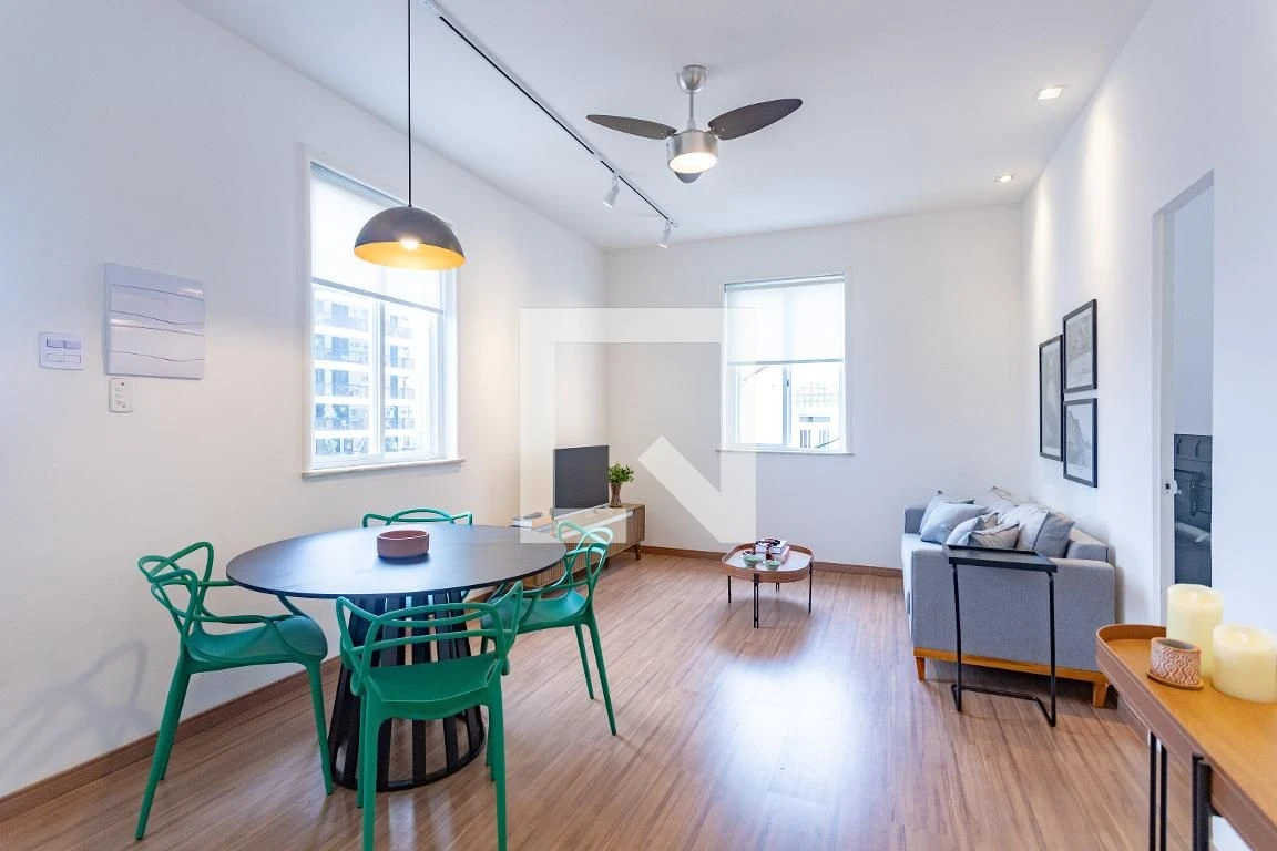 3-bedroom house with wood or laminate floors — photo 15