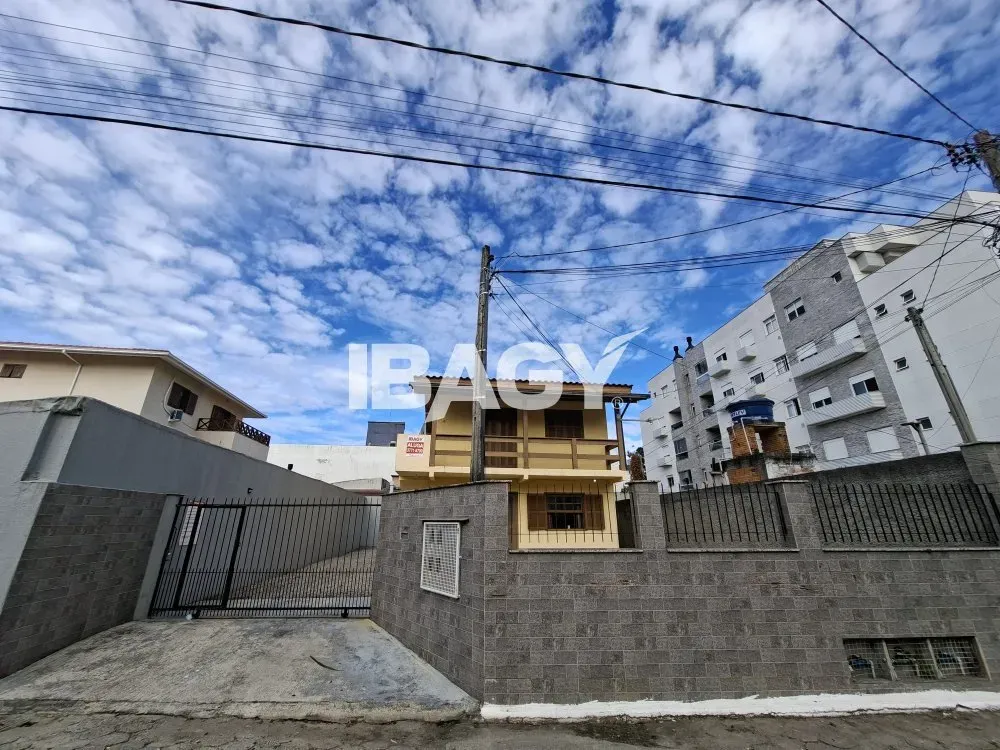 House with 2 bedrooms and a kitchen with stove and hood — photo 15