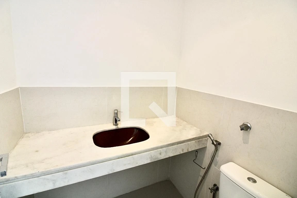 3-bedroom apartment, 1 with its own bathroom, 200 m² — photo 42