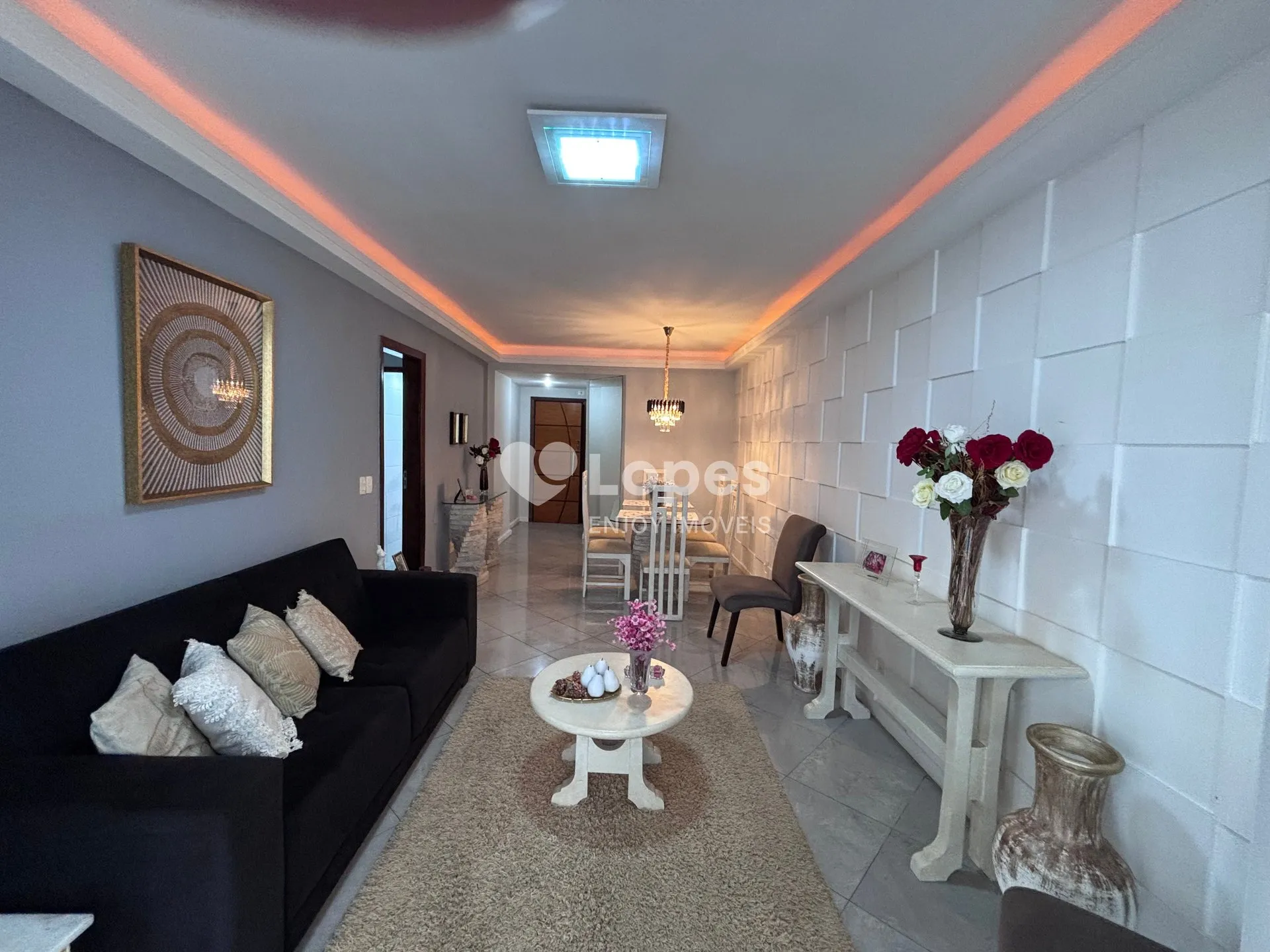 Furnished apartment, 103 m², with a glass-enclosed balcony