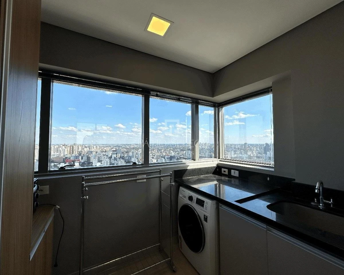 2-bedroom apartment with a bathtub in Curitiba — photo 28