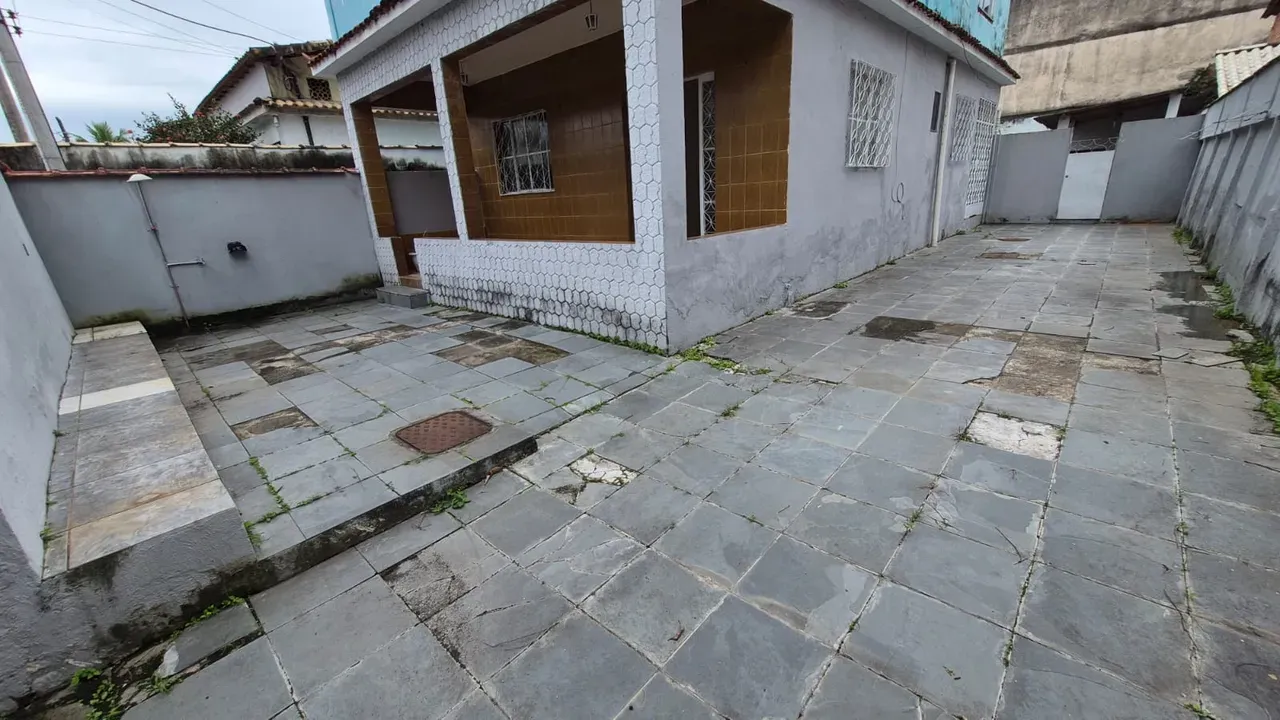 Linear street-facing house with 2 bedrooms and a backyard — photo 20