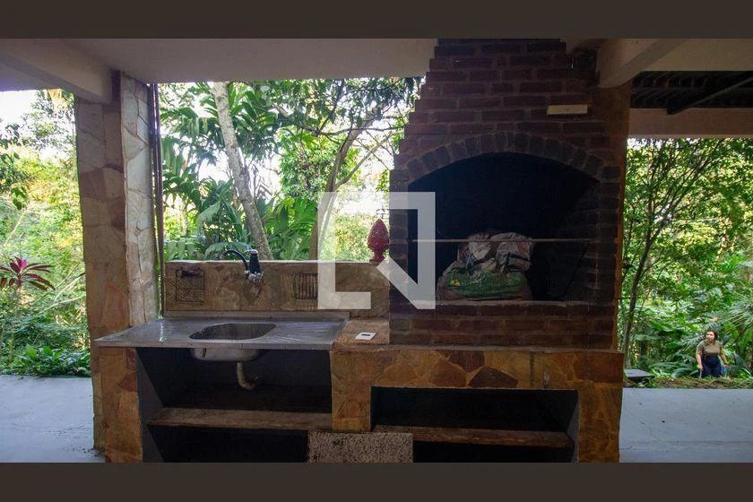 Casa com 4 quartos e churrasqueira na varanda — photo 14
