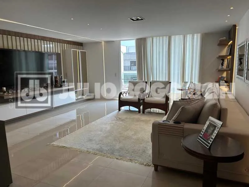 Apartamento sem mobília com 3 quartos e 5 banheiros — photo 2