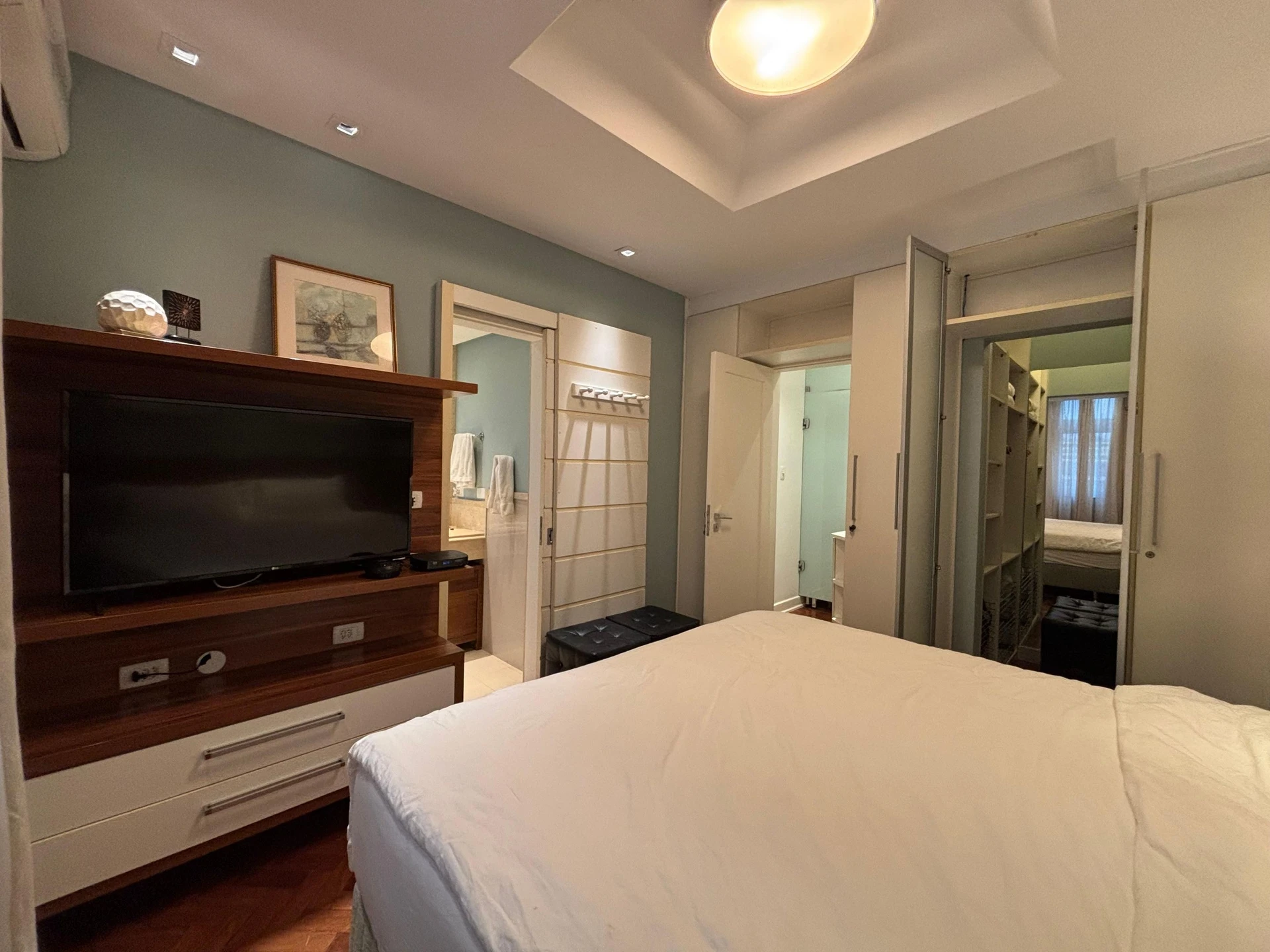 Furnished 1-bedroom apartment with 2 bathrooms — photo 10