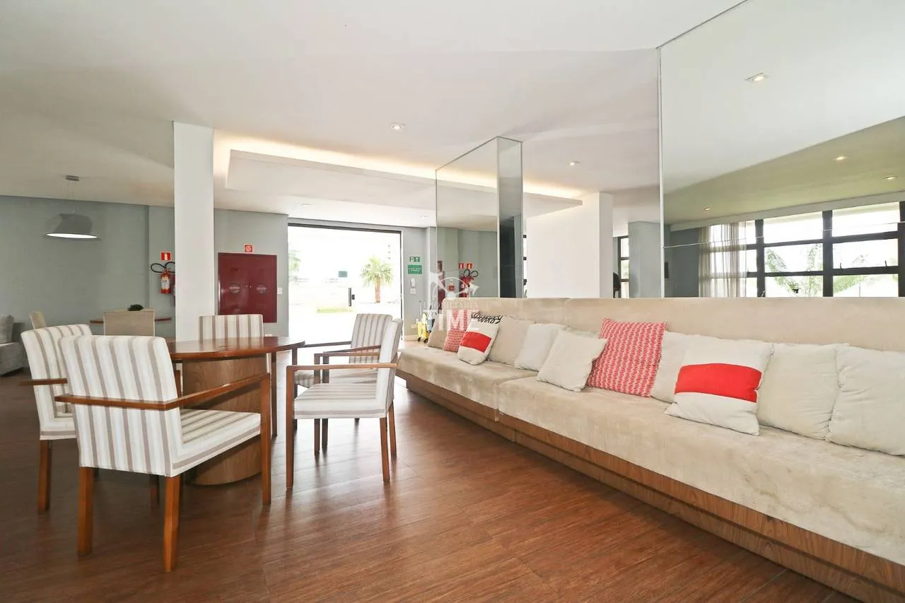 Wood or laminate floors in a 3-bedroom apartment, 78 m² — photo 117
