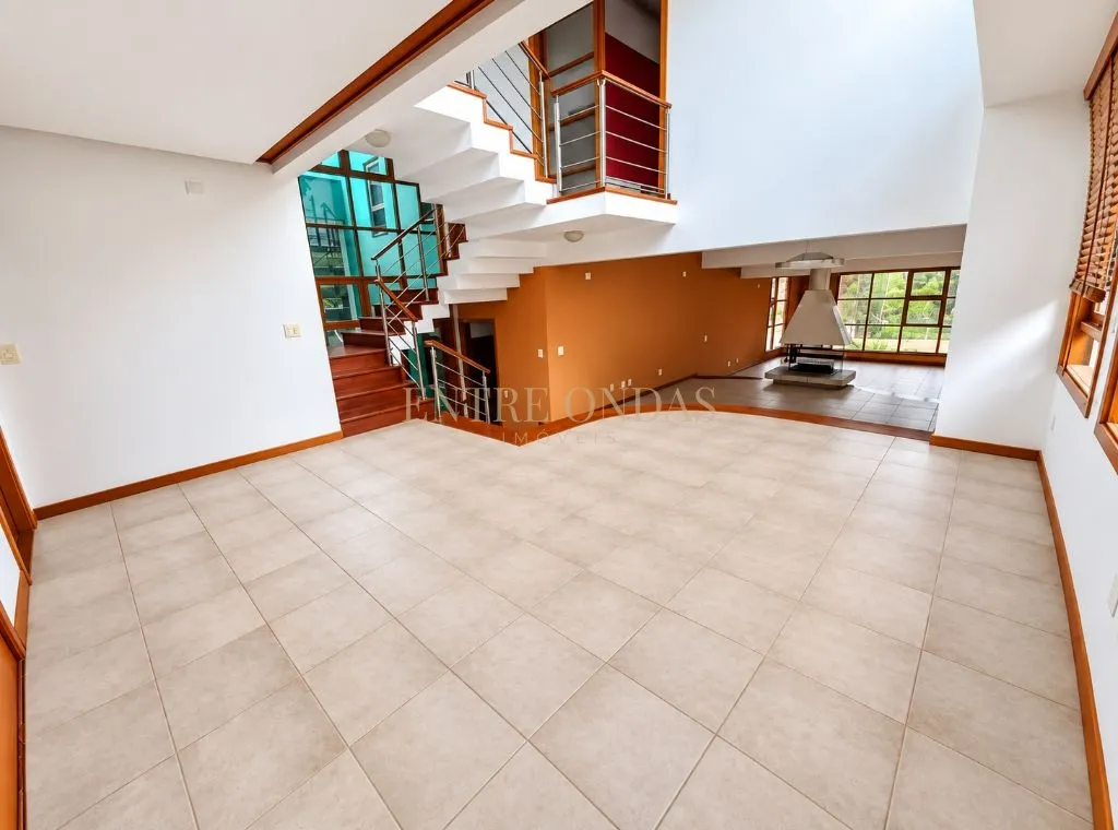700 m² house with a bathtub and a fireplace — photo 13