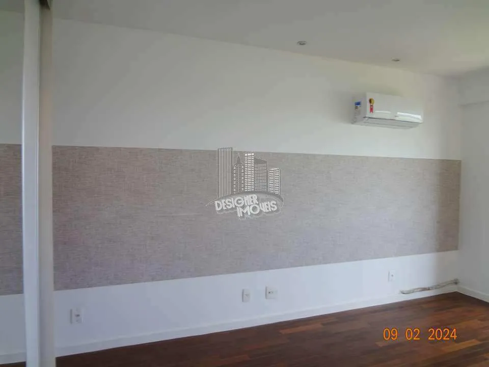 Balcony with a grill in a 3-bedroom apartment, 129 m² — photo 49