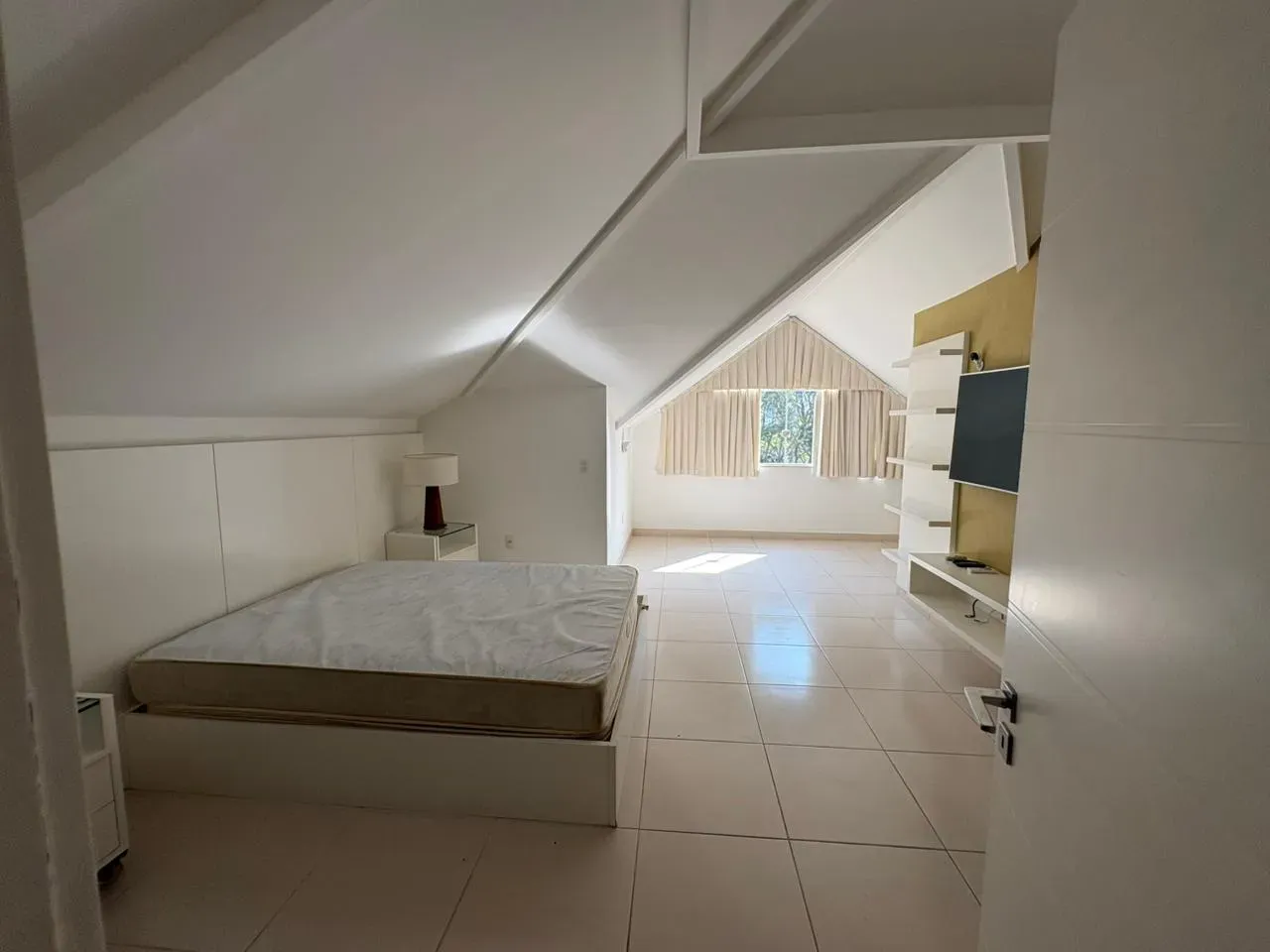 Furnished 6-suite house with 640 m² and 4 parking — photo 40