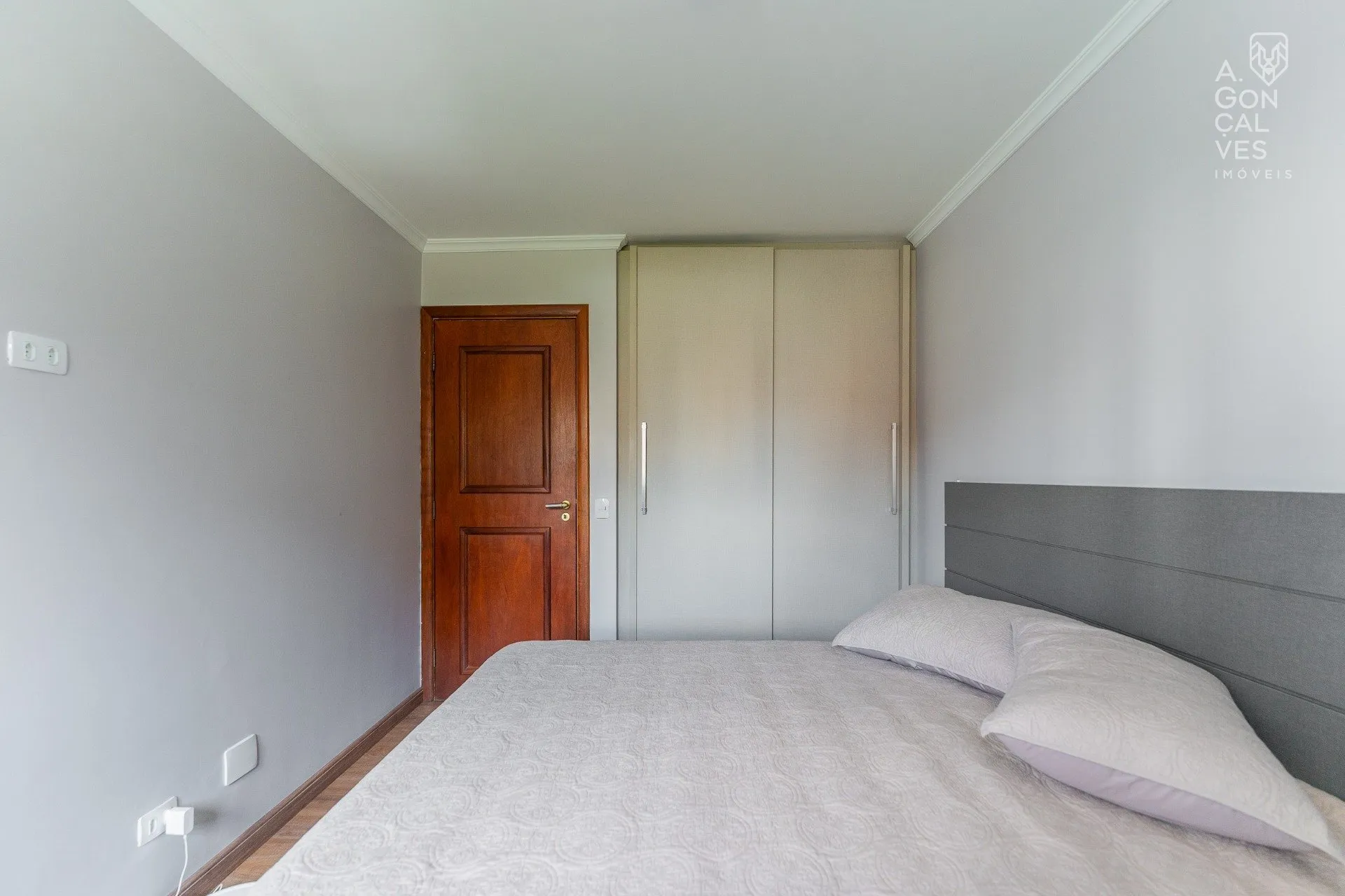 Furnished 219 m² apartment with 4 bedrooms and 2 parking spots — photo 28