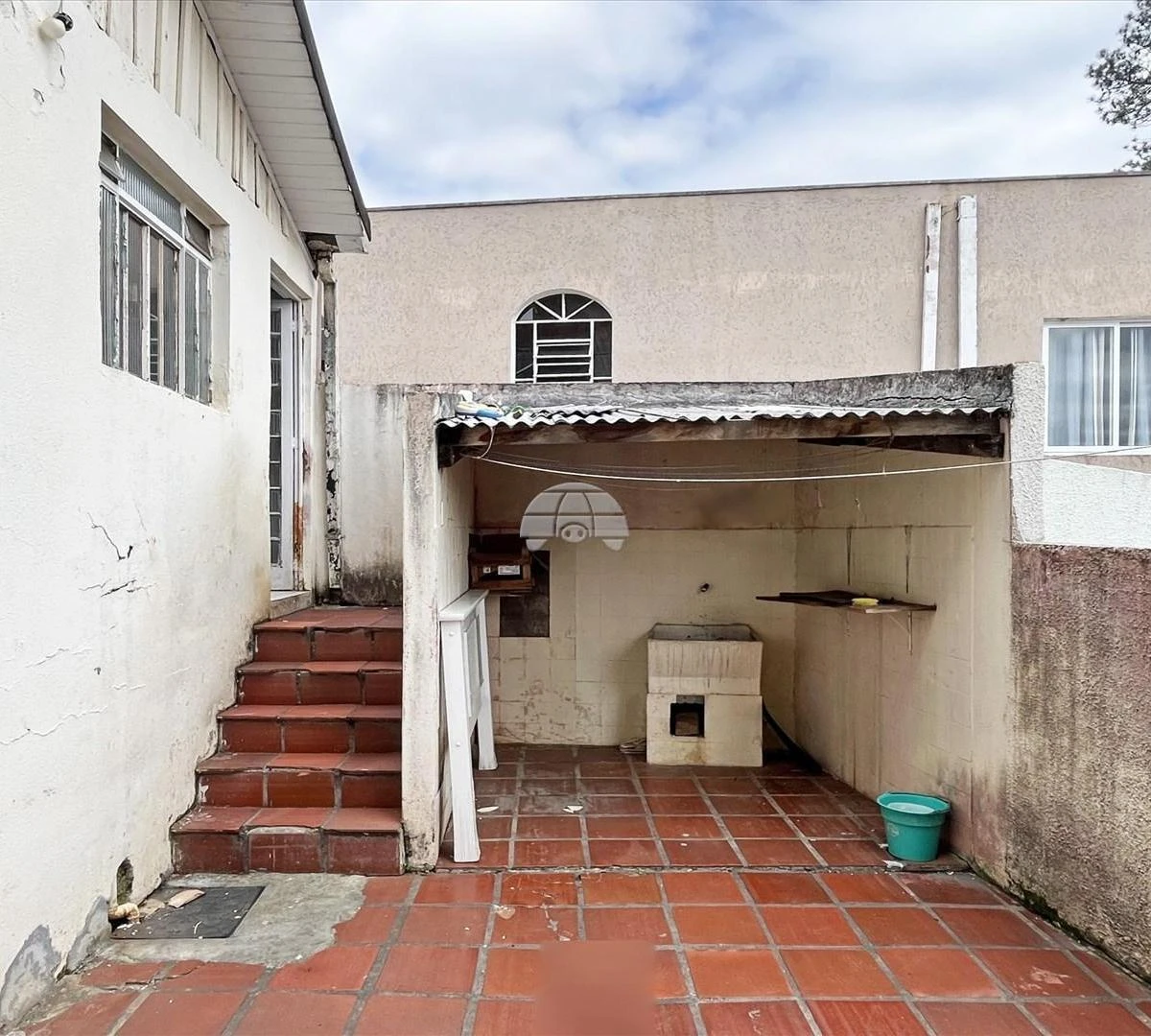 2-bedroom house with wood or laminate floors in Curitiba — photo 13