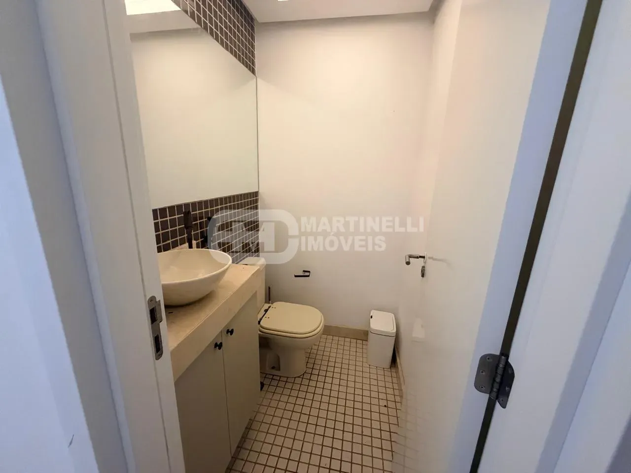Walk-in closet in a 4-bedroom apartment, 168 m² — photo 23