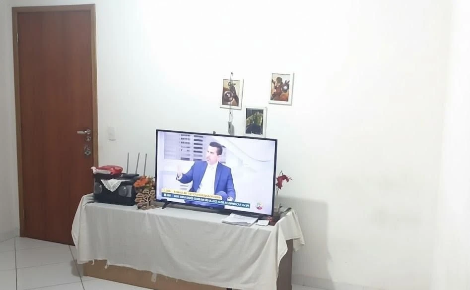 Apartamento sem mobília com 2 quartos e box de vidro