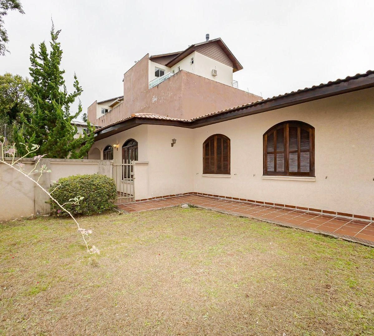 House with 4 bedrooms and 5 parking spaces — photo 23