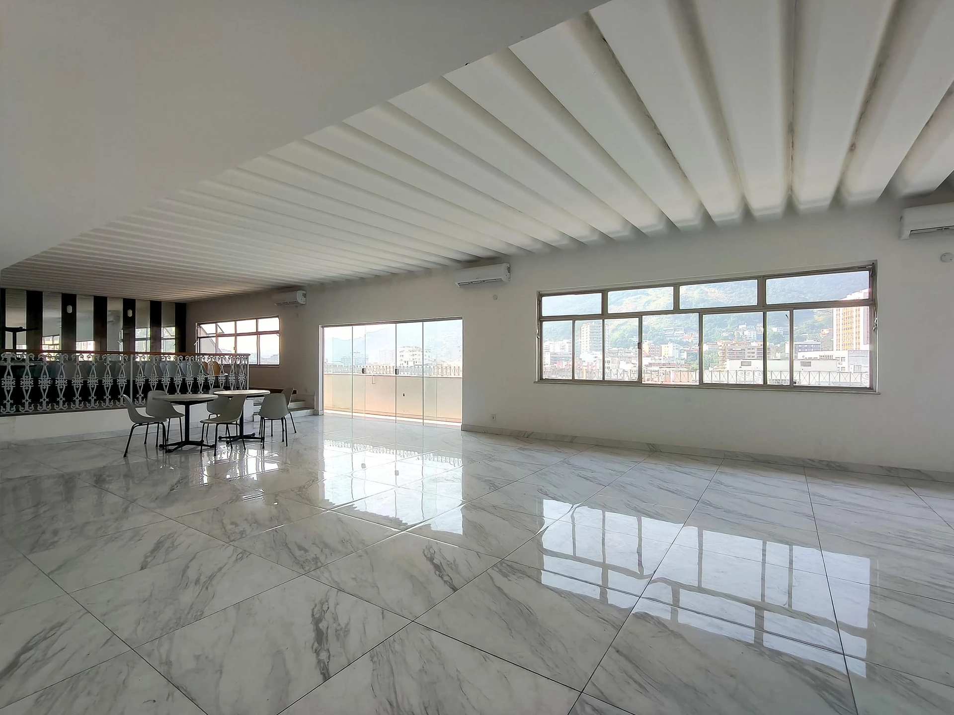 Furnished 4-bedroom apartment with 3 bathrooms — photo 23