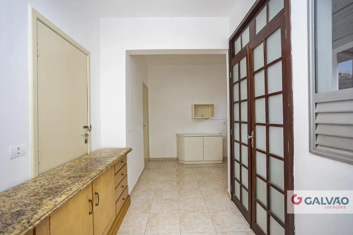 Unfurnished 3-bedroom apartment with 1 bathroom and no parking — photo 32