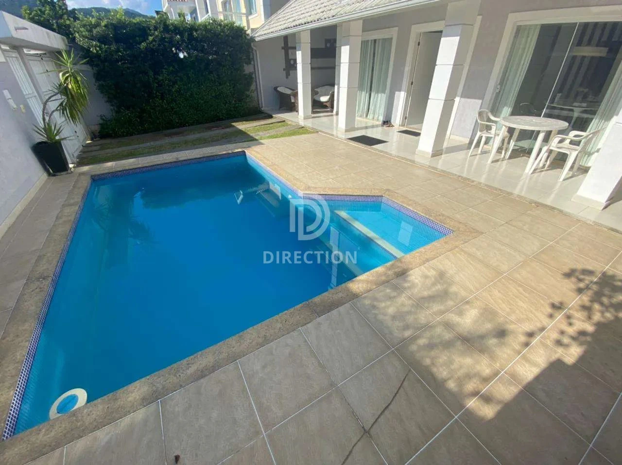 4 quartos e banheira: casa de 300 m² — photo 26