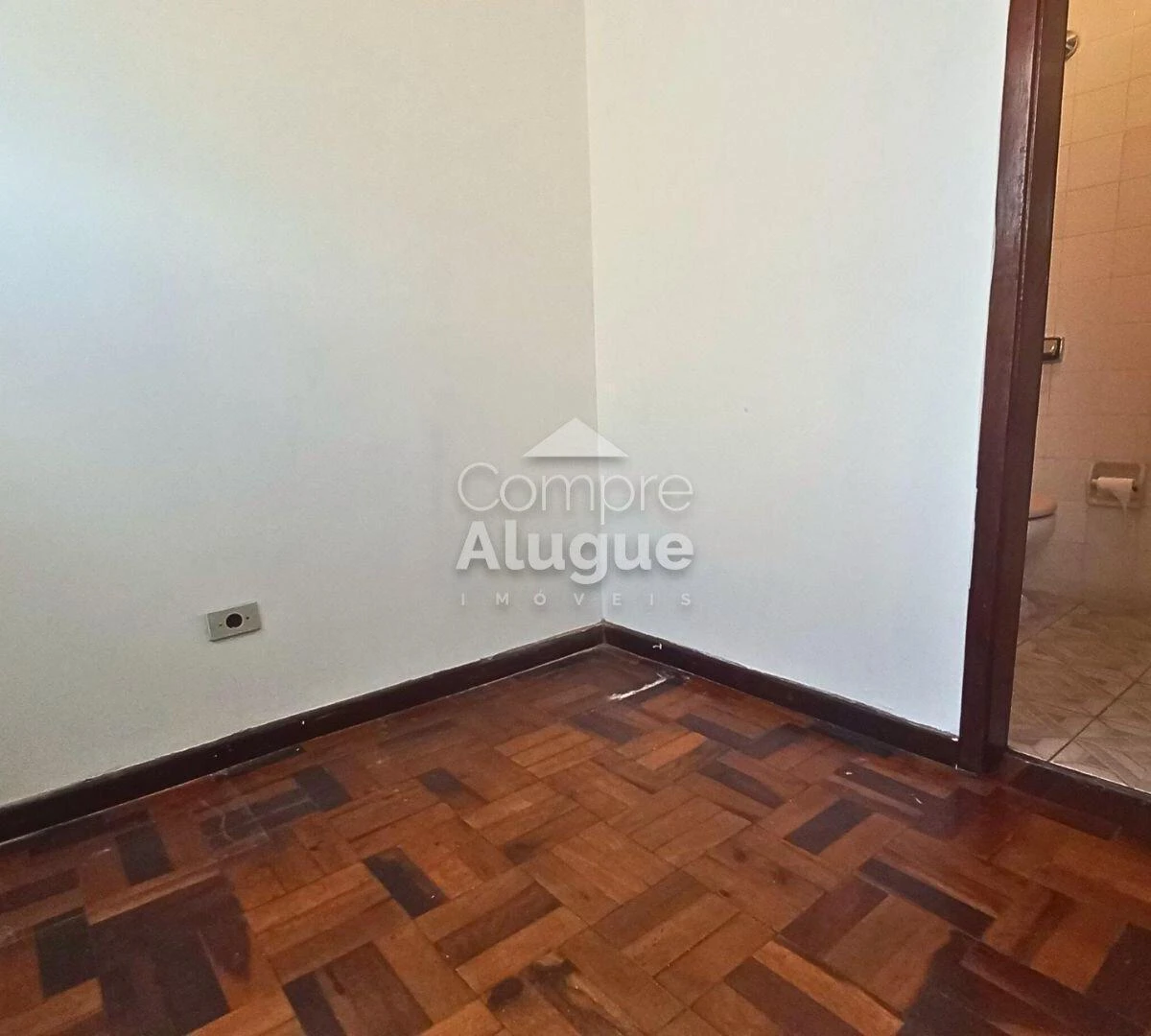 3-bedroom apartment with wood or laminate floors in Curitiba — photo 18