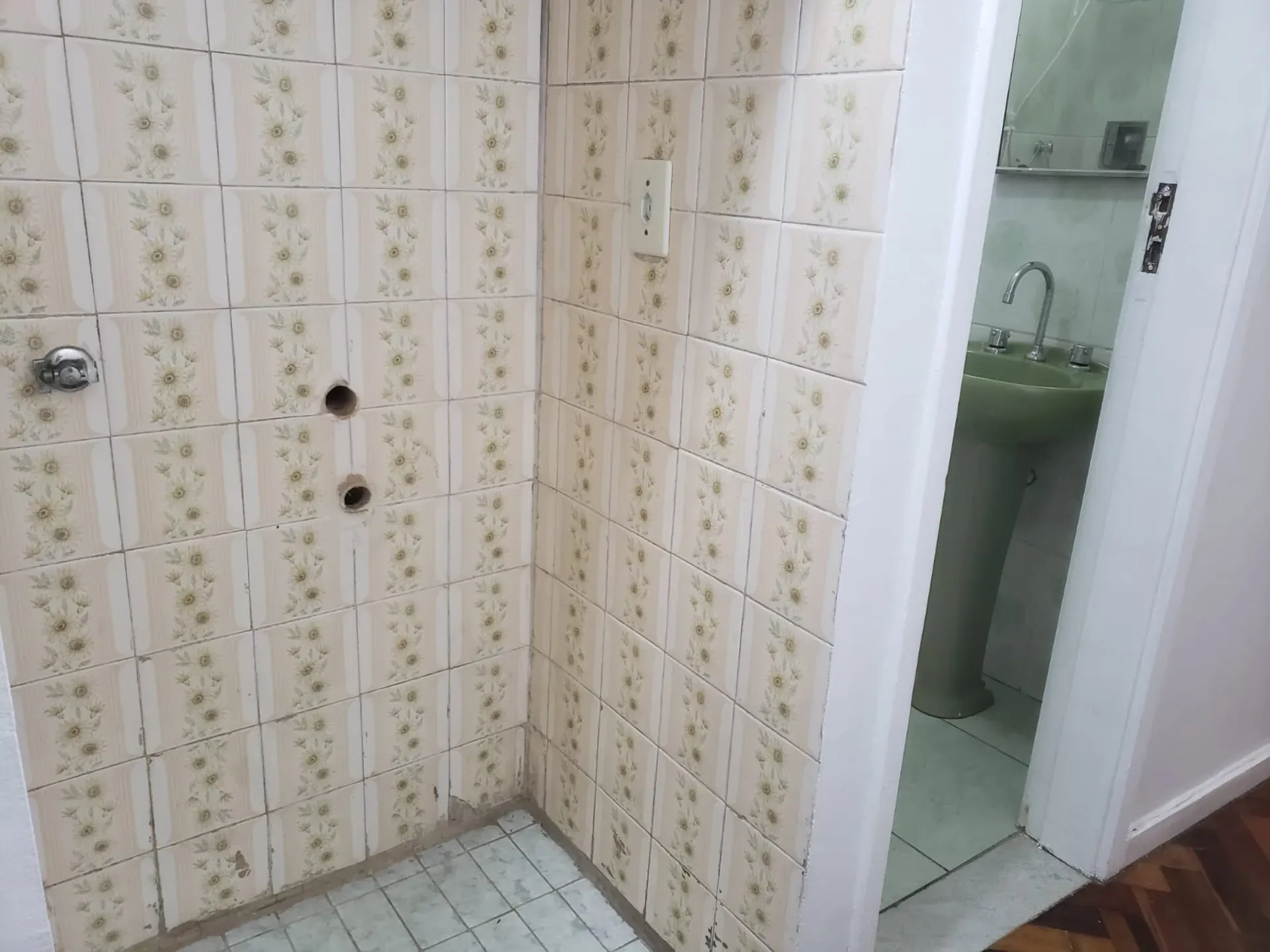 Studio com piso de madeira ou laminado, Centro — photo 9