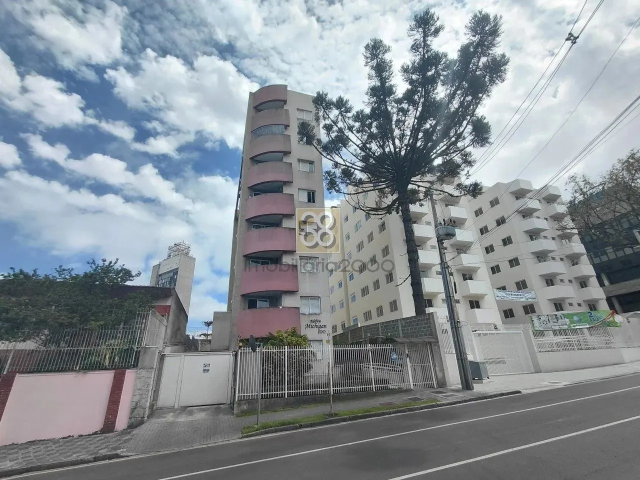 1-bedroom apartment with 2 parking spots and 93 m²